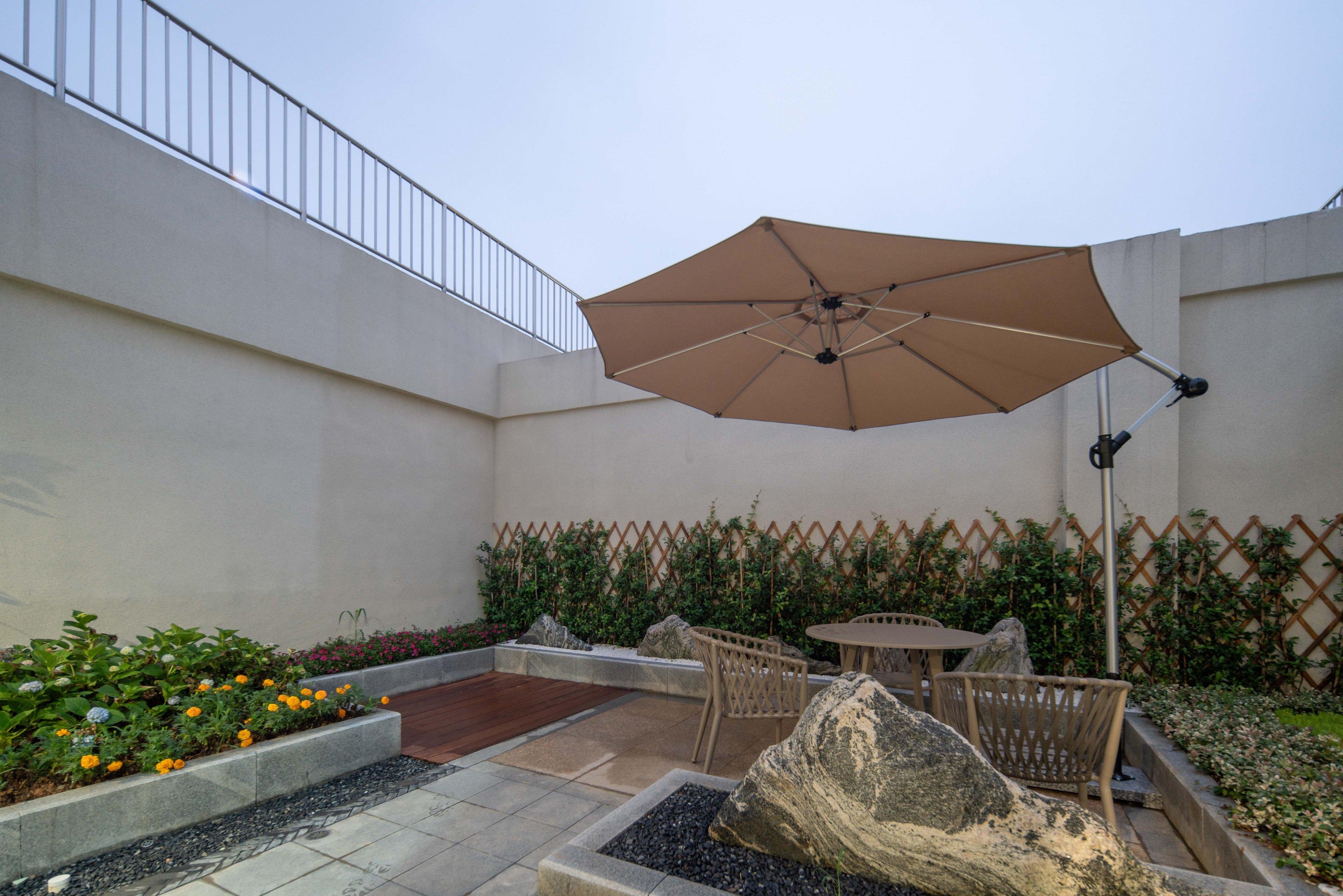 Suite Garden View King Bed