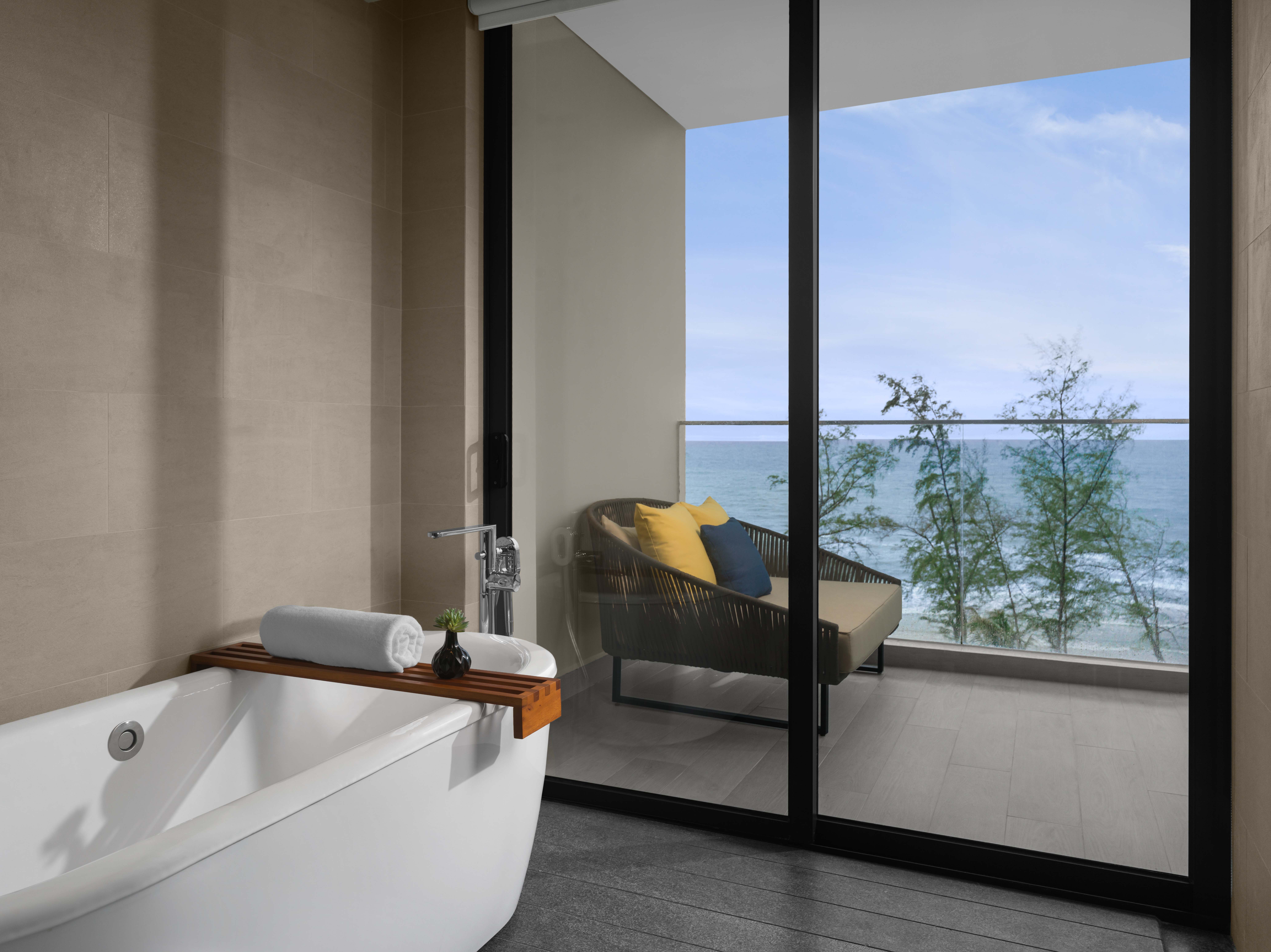 Junior Suite Ocean View King Bed