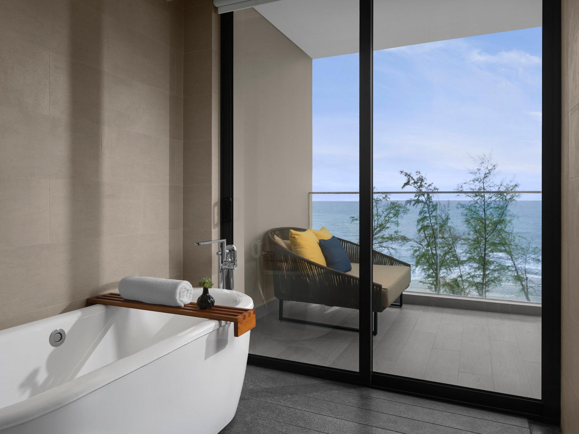 Junior Suite Ocean Front King Bed