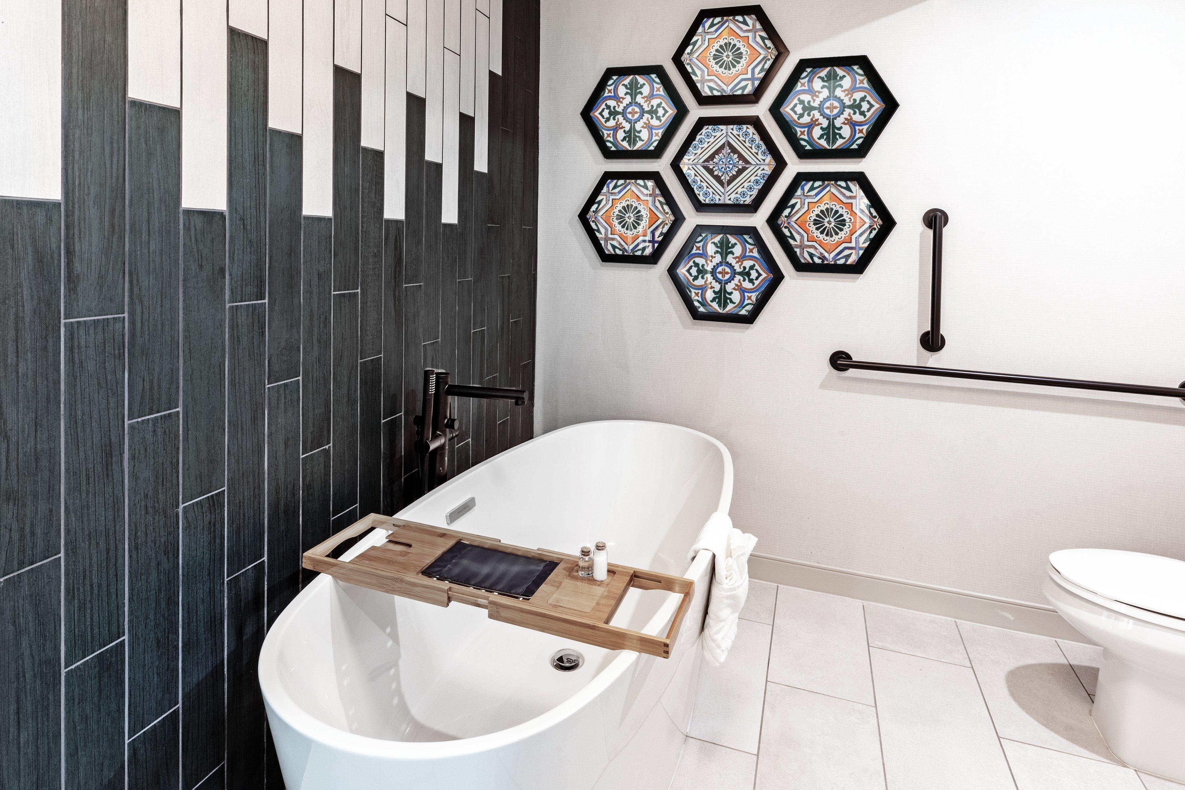 Suite Accessible King Size Bed