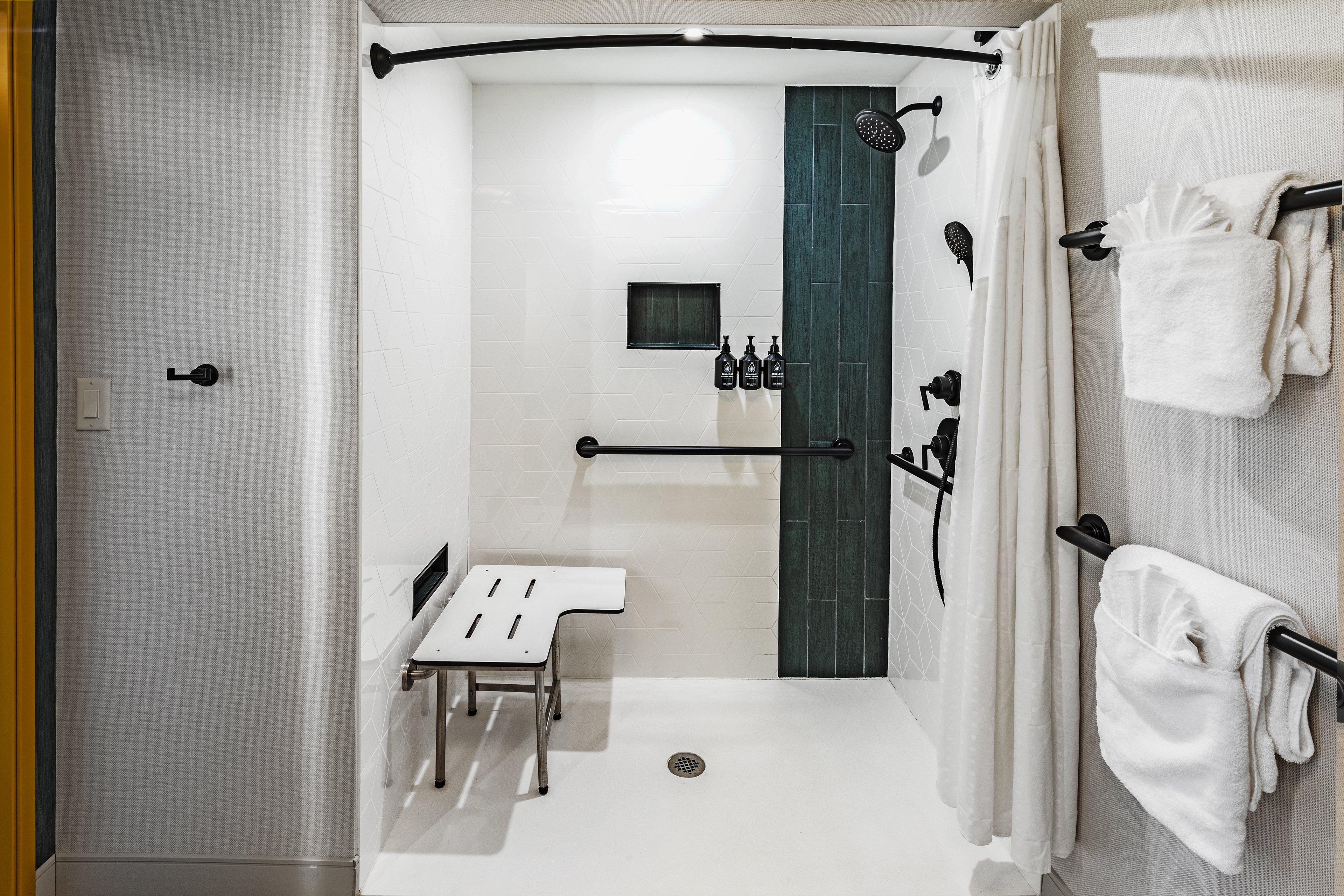 Suite Accessible King Size Bed