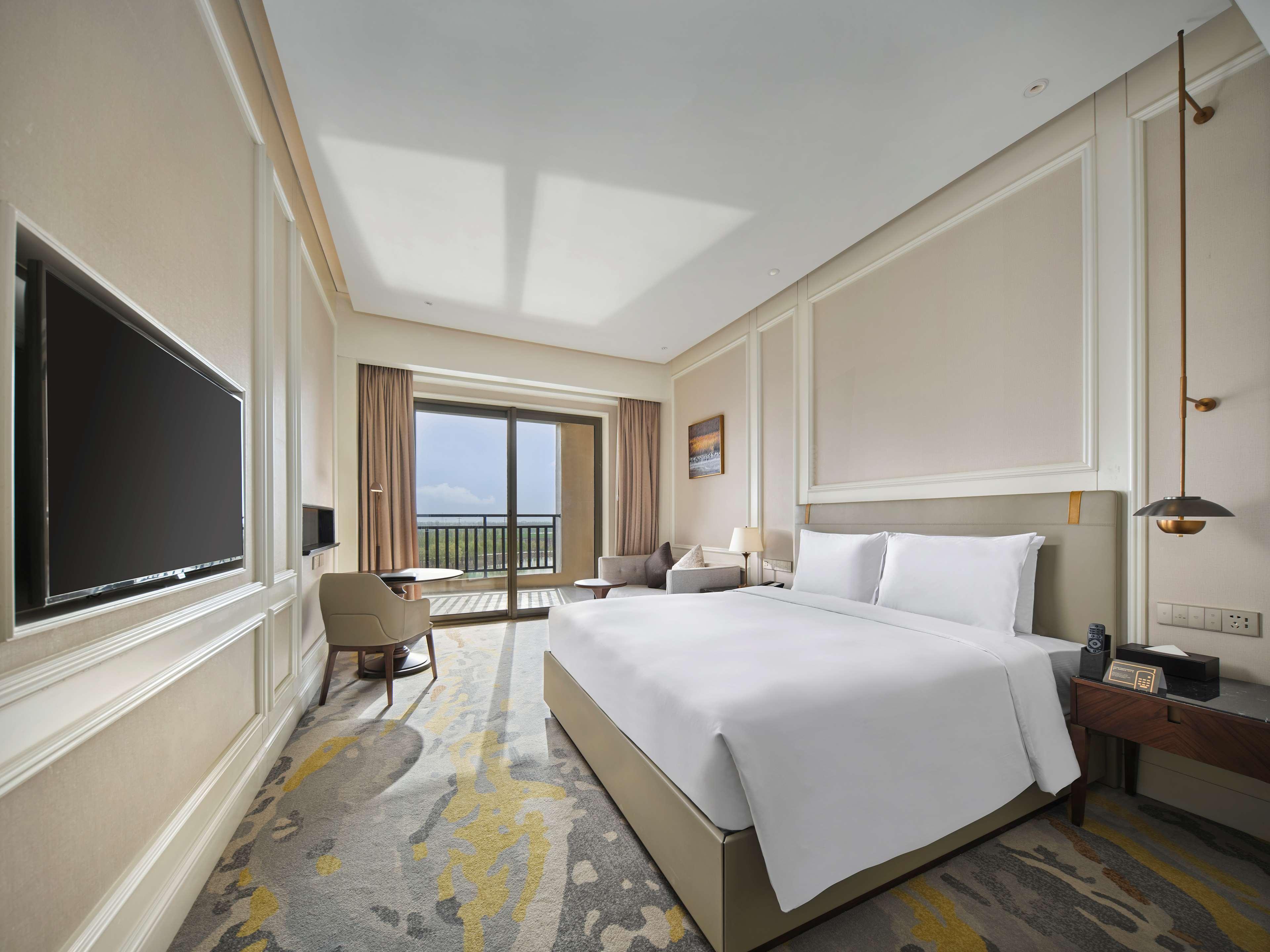 Double Deluxe King Bed