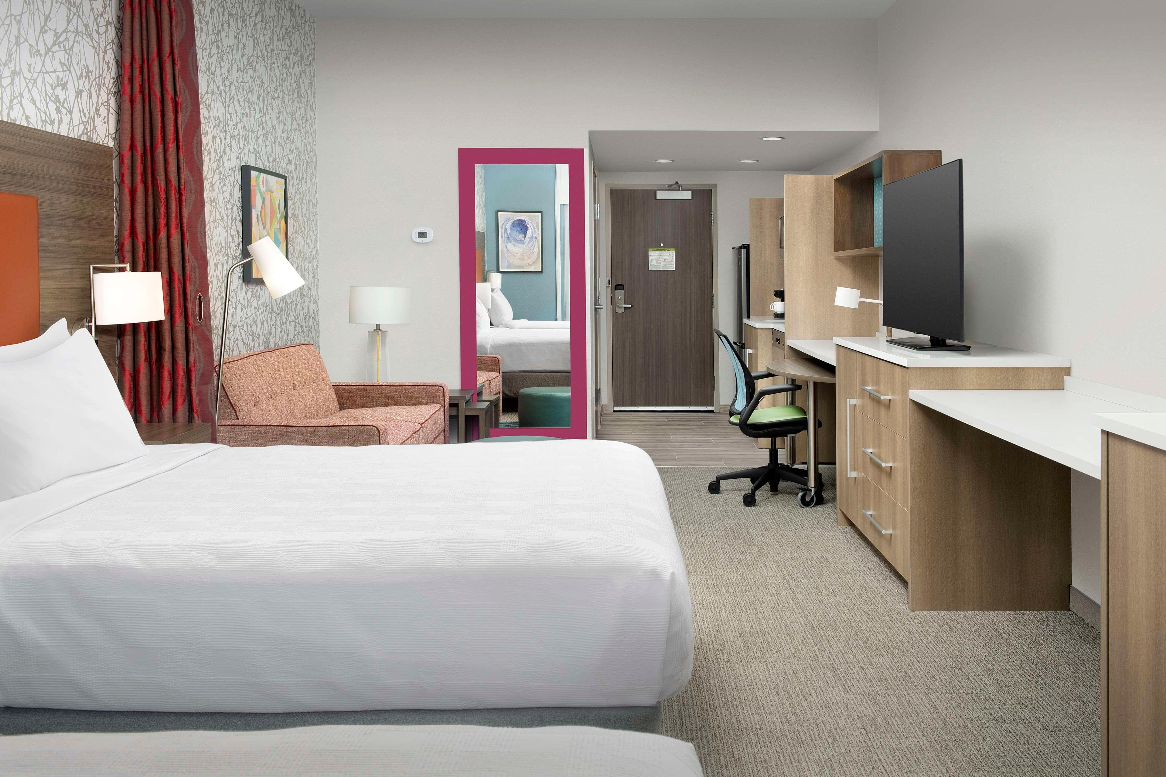 Studio Two Queen Beds Non Smoking