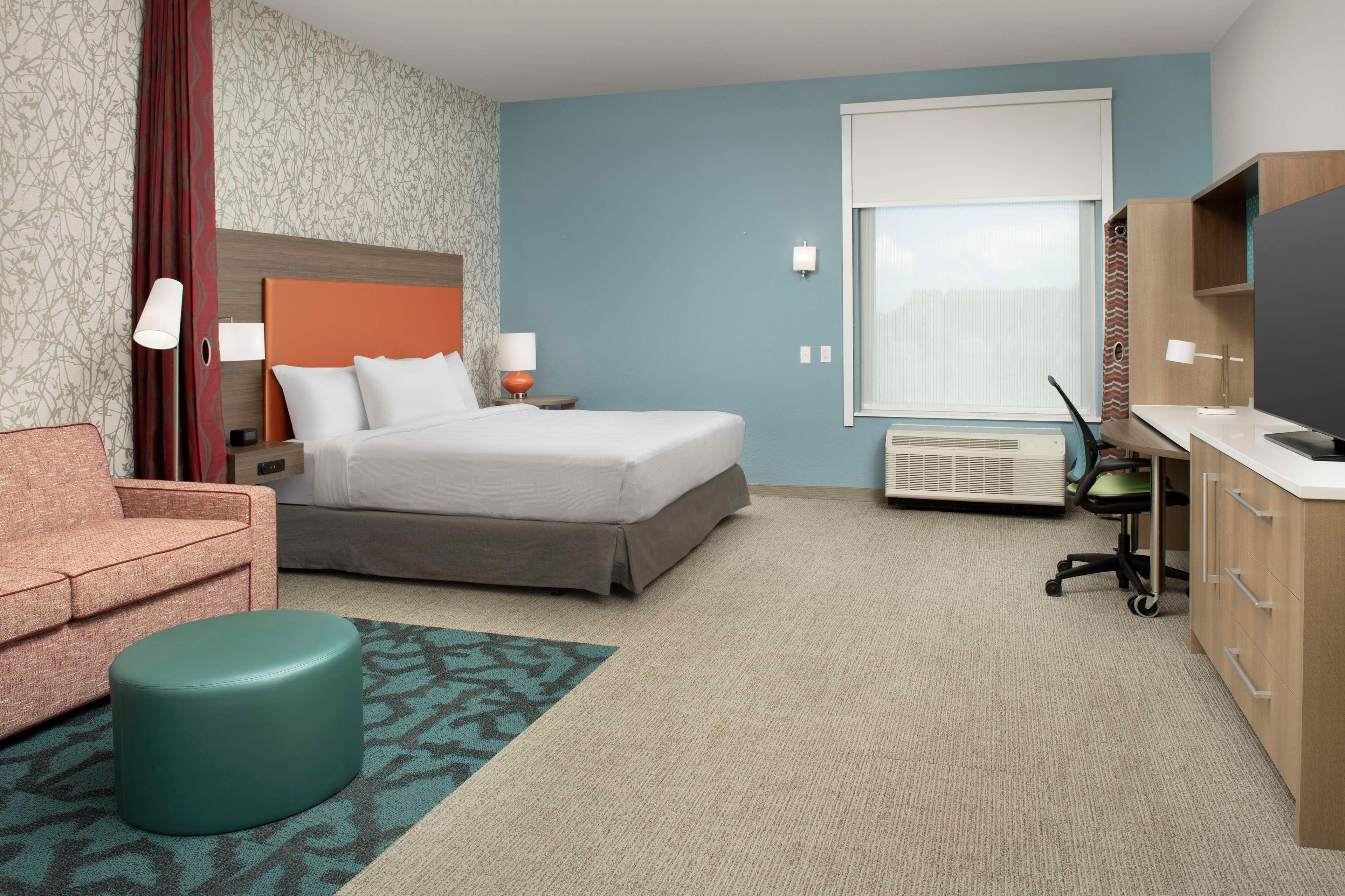 Studio Accessible King Size Bed