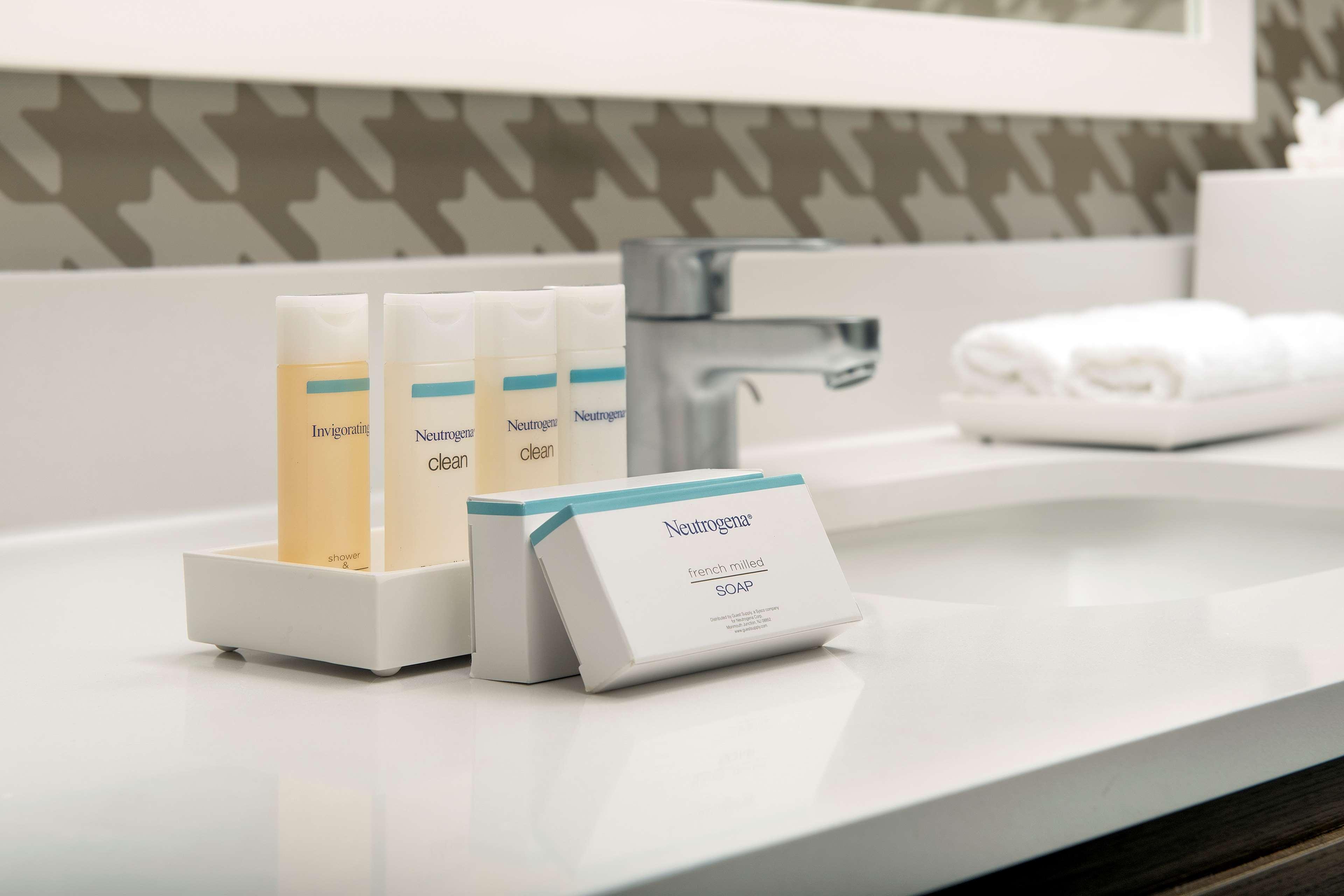 Studio Two Queen Beds Non Smoking