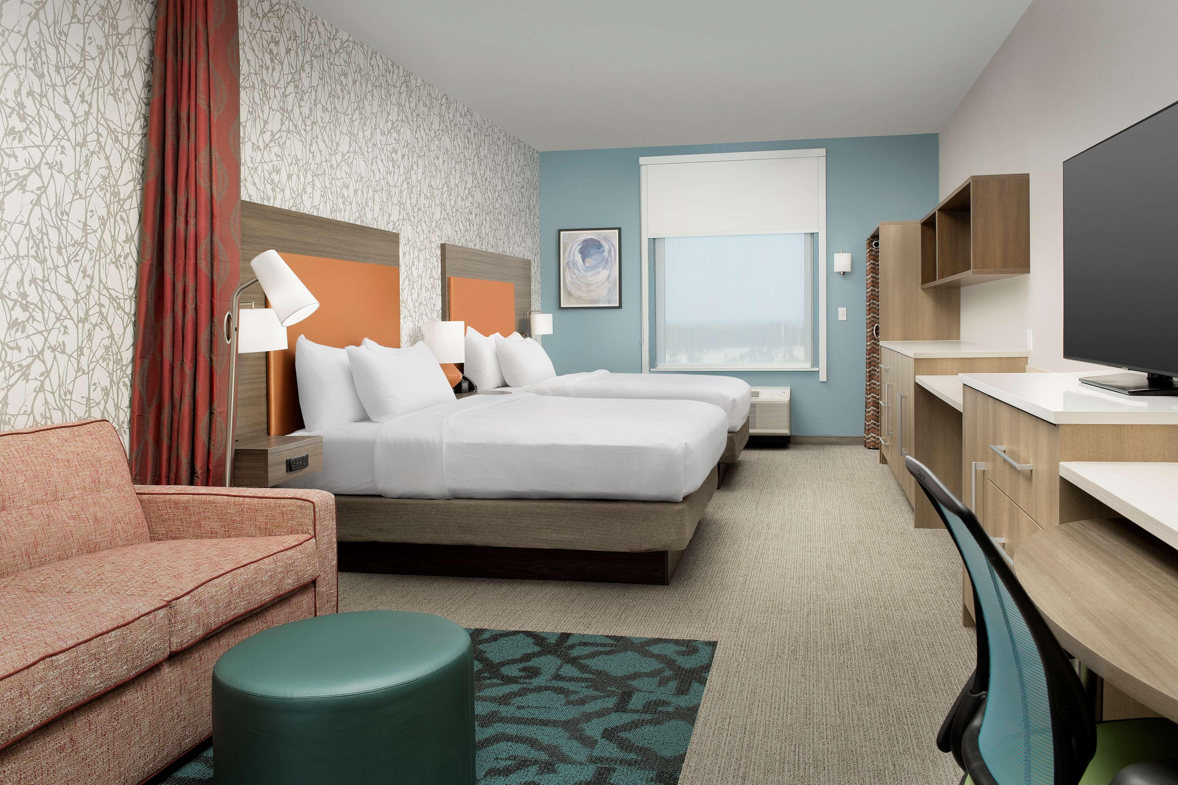 Studio Two Queen Beds Non Smoking