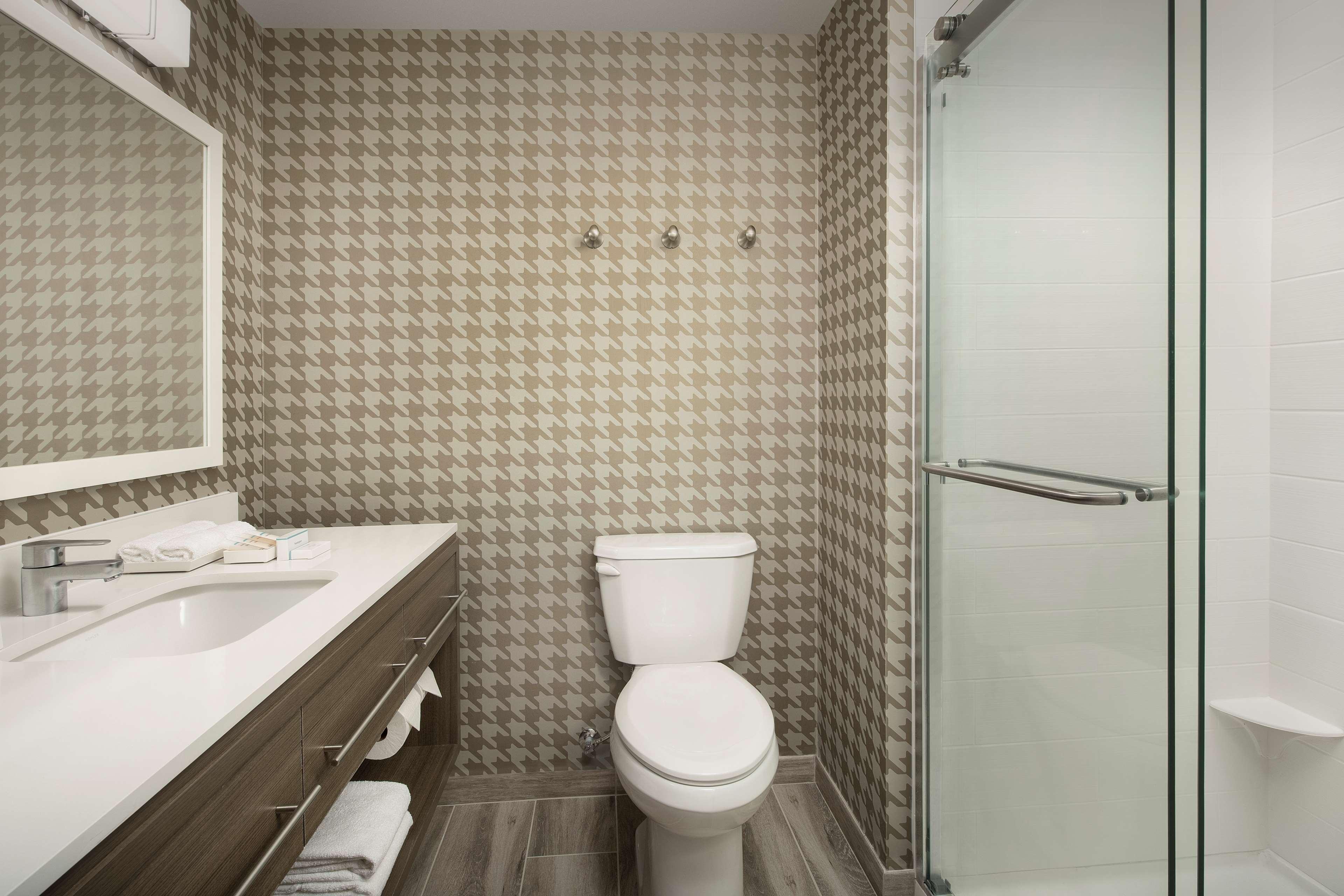 Studio Two Queen Beds Non Smoking