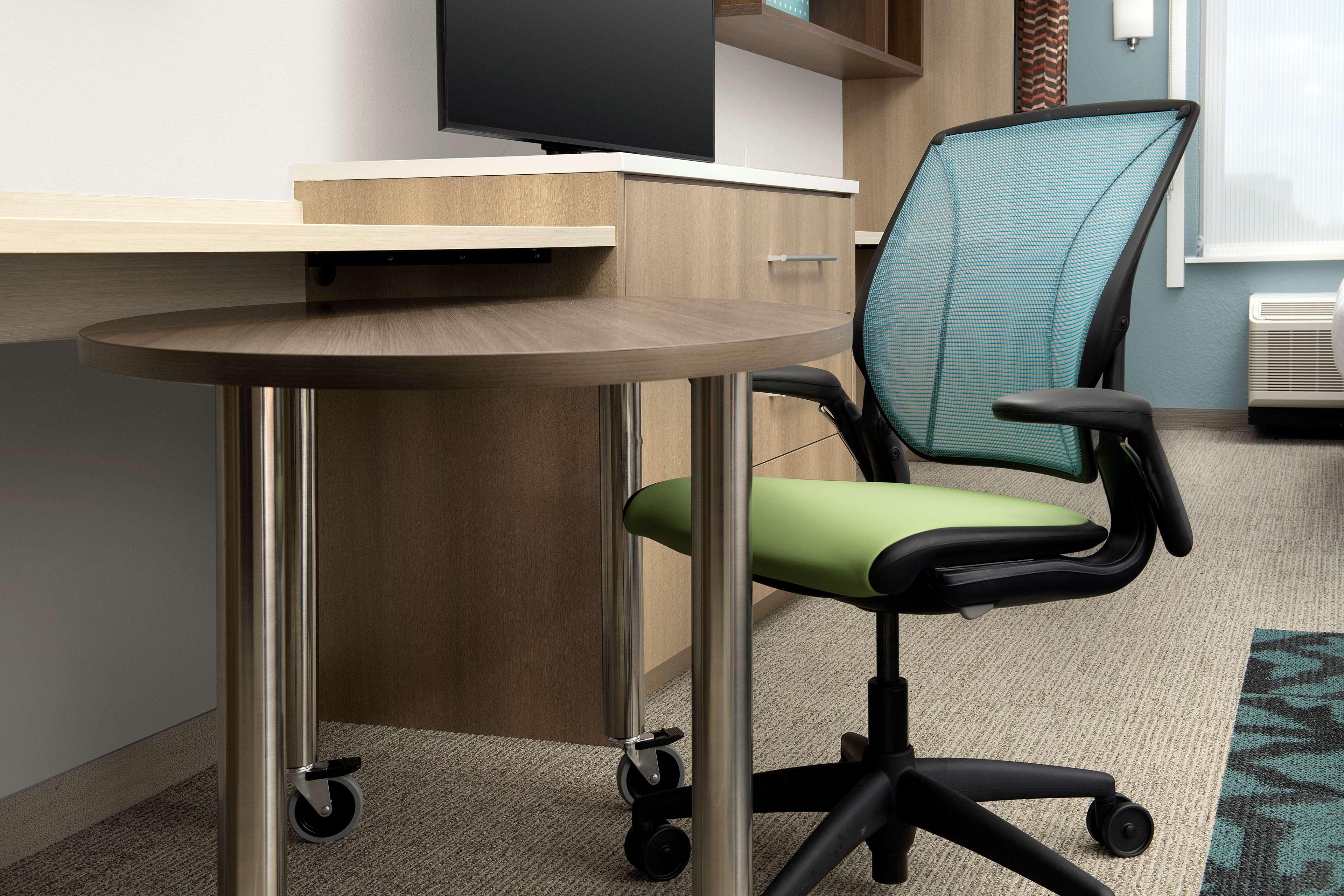 Studio Two Queen Beds Non Smoking