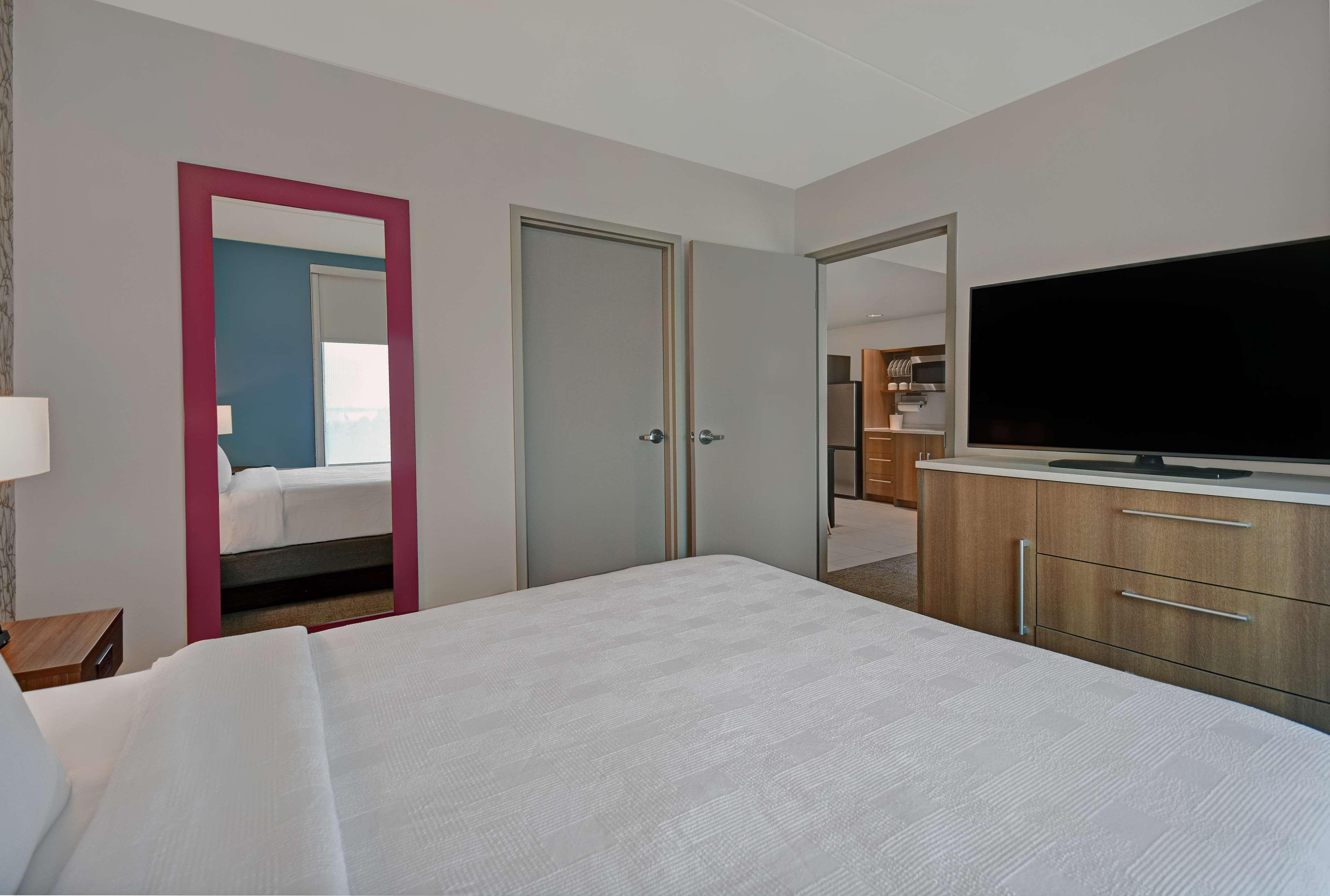 Suite Queen Size Bed