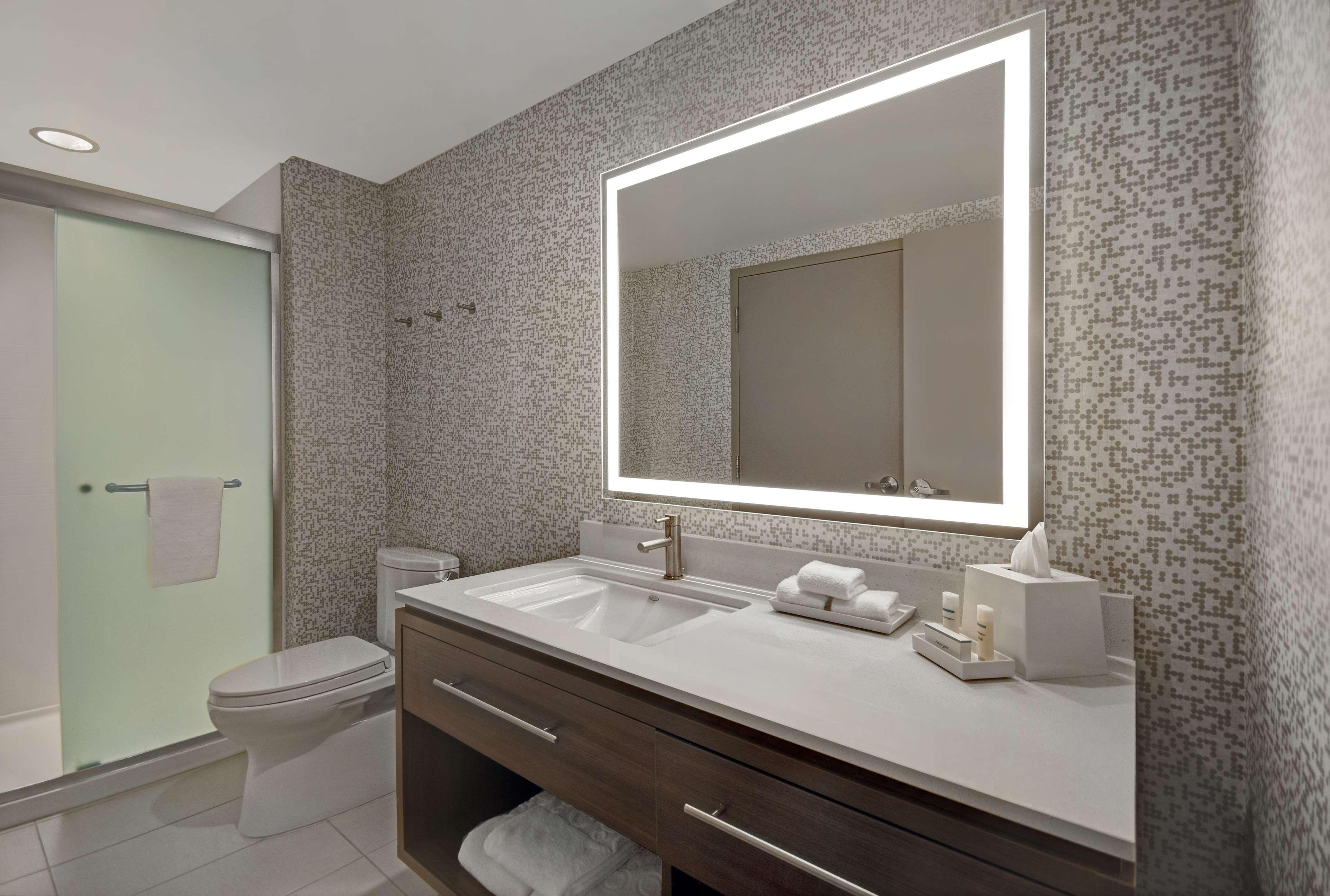 Suite Queen Size Bed