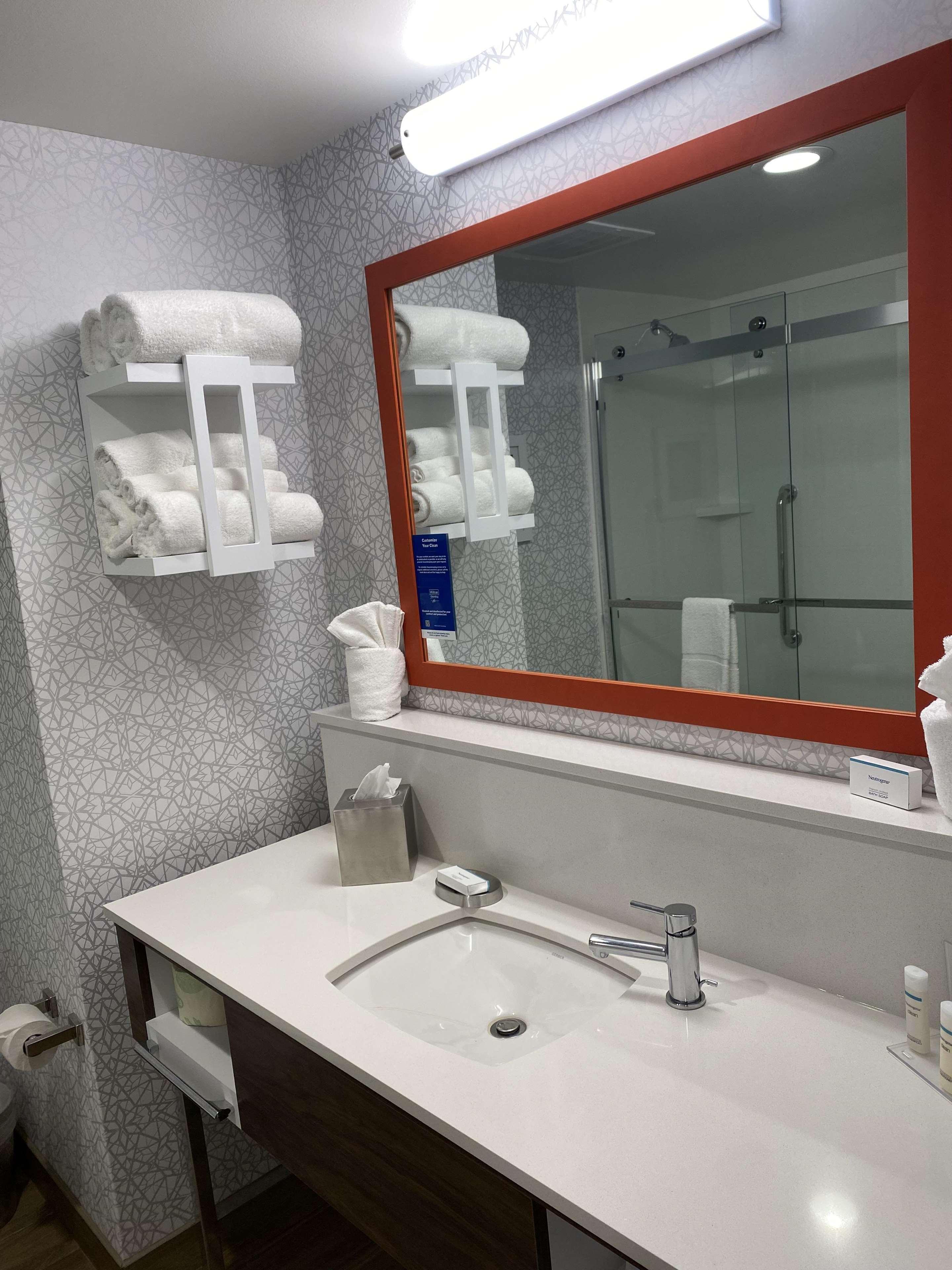 Twin Two Queen Beds Non Smoking