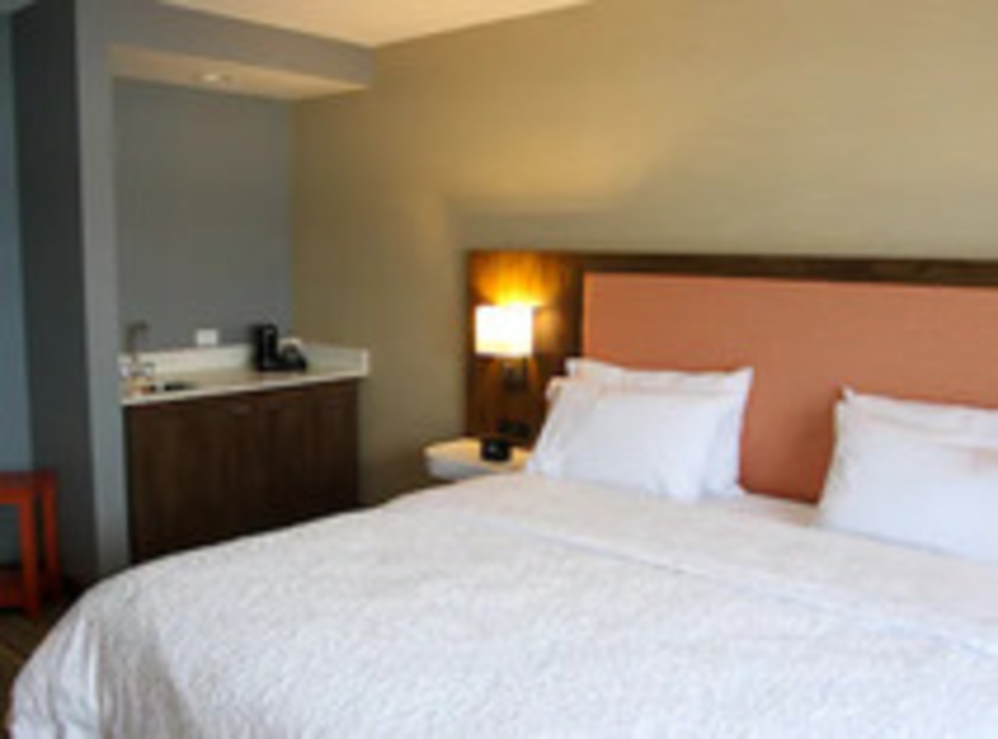 Studio Accessible King Size Bed