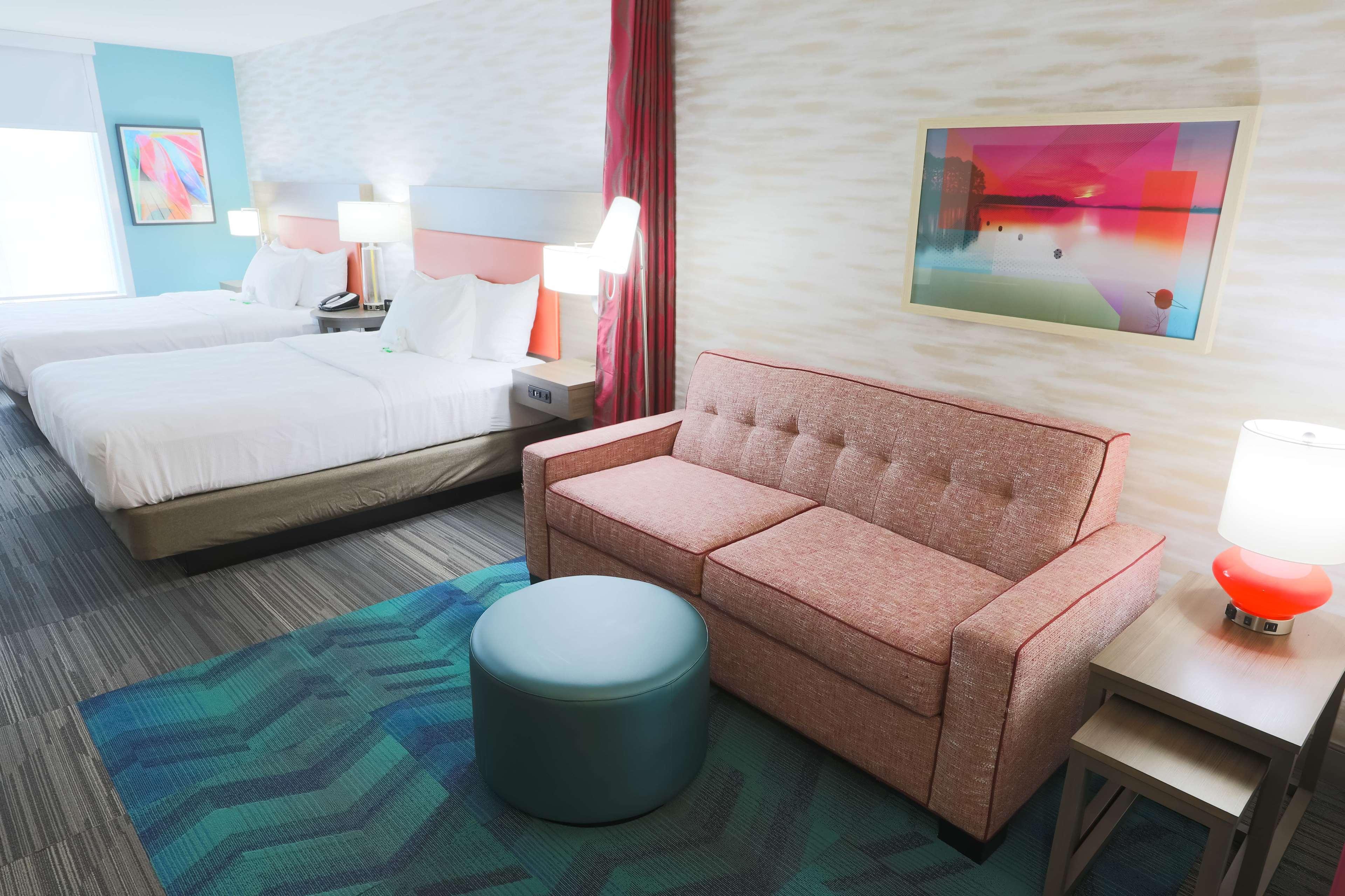 Studio Two Queen Beds Non Smoking