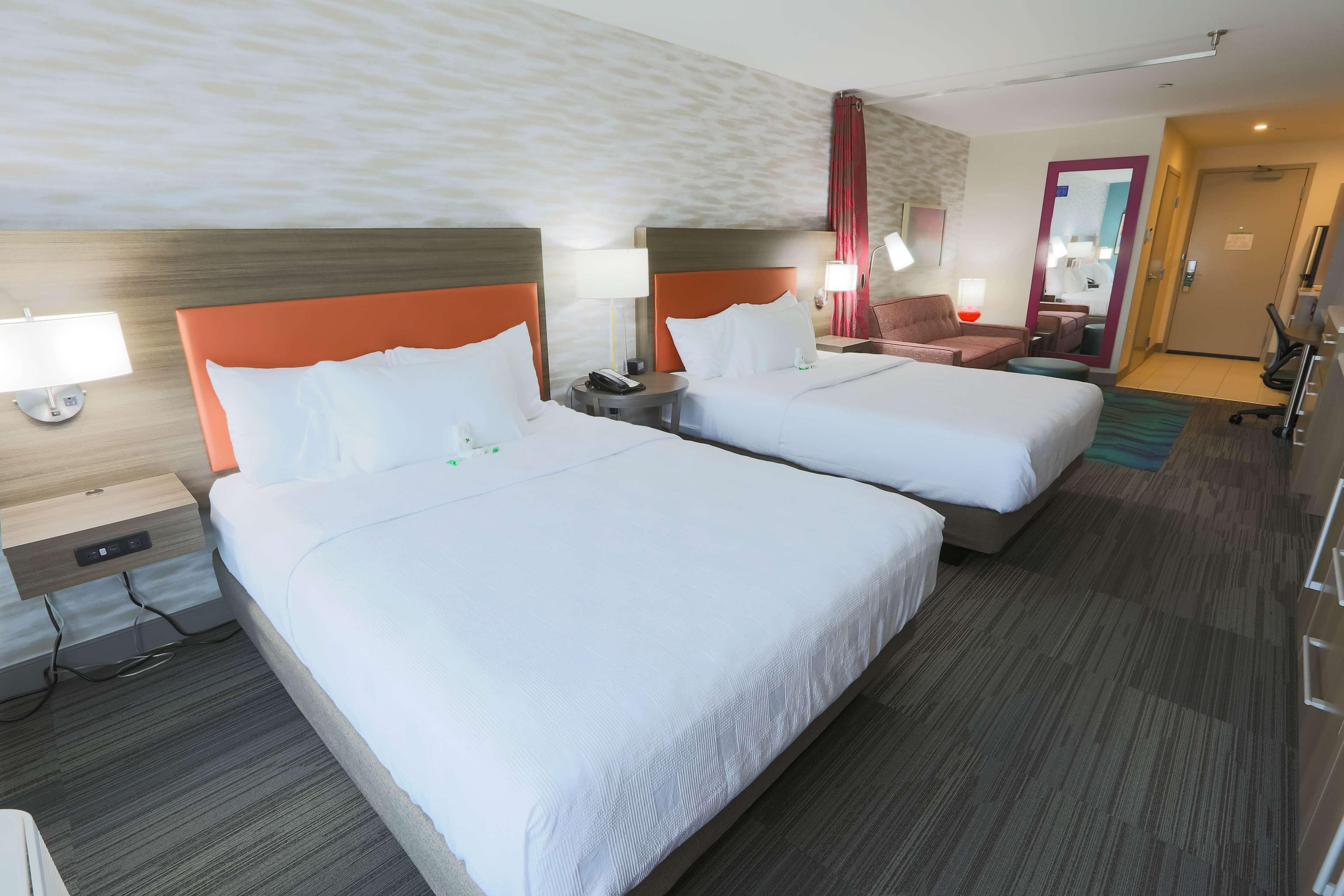 Studio Accessible-two Queen Beds