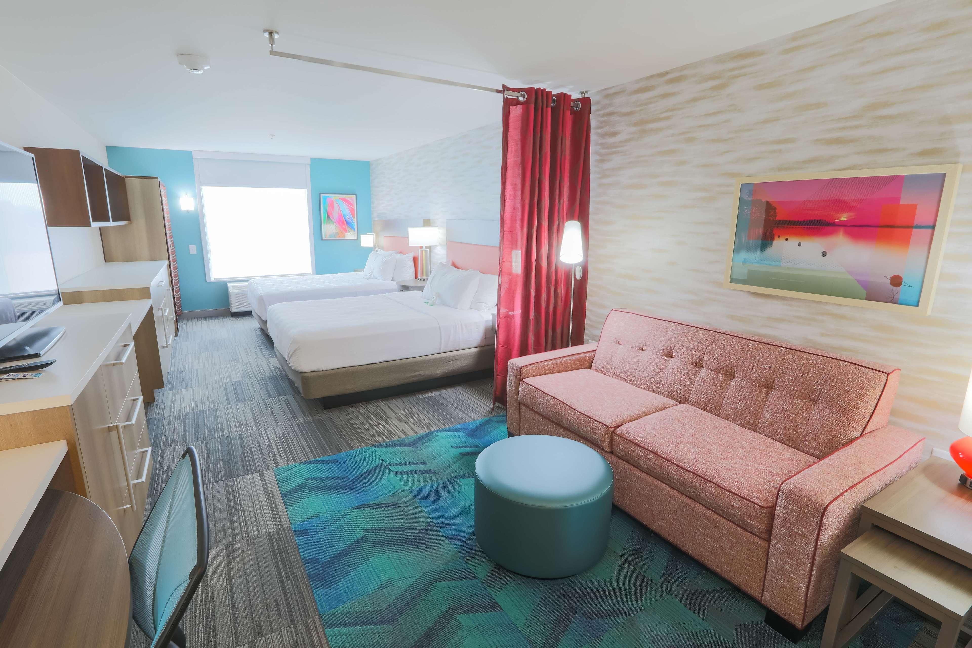 Studio Two Queen Beds Non Smoking