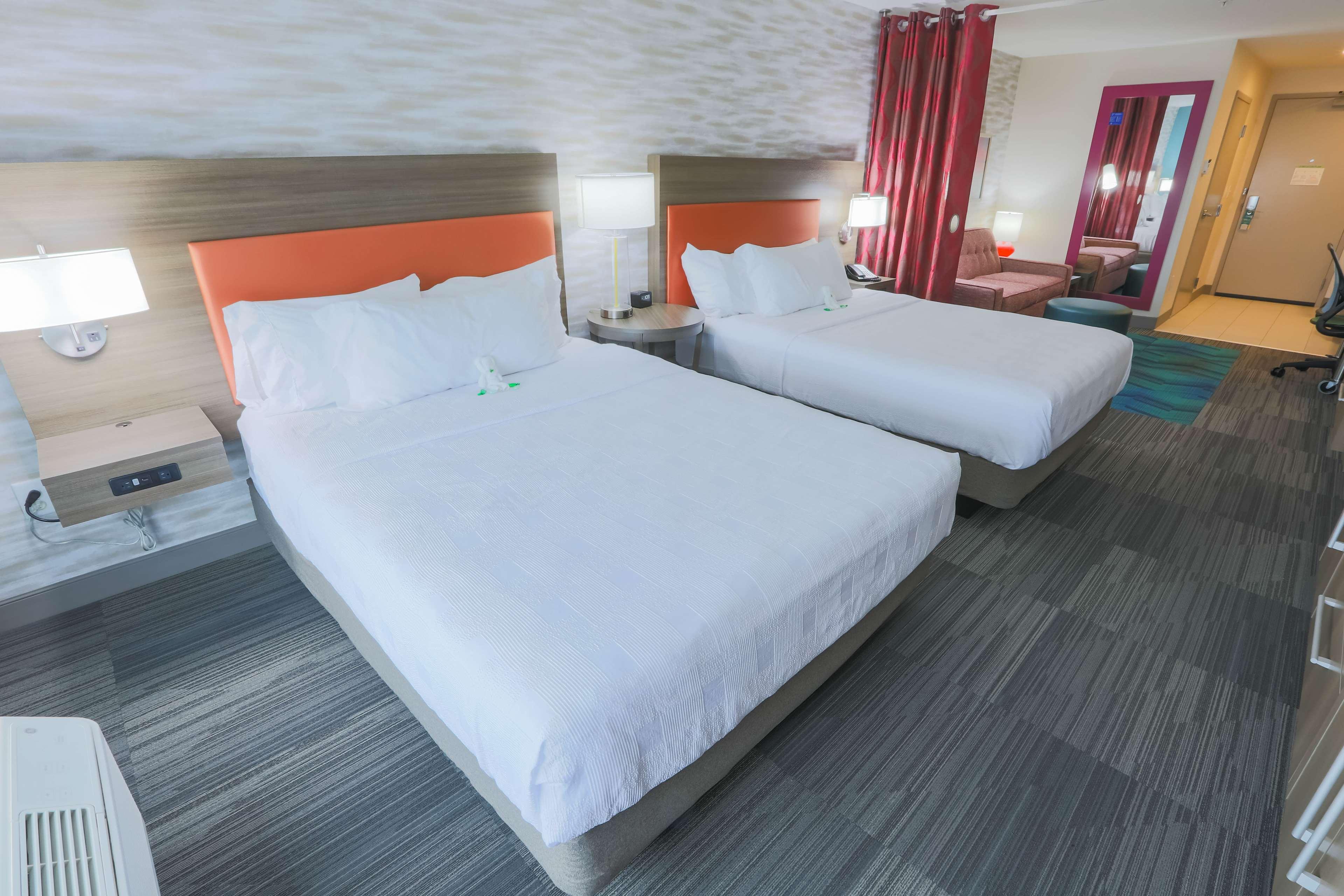 Studio Accessible-two Queen Beds