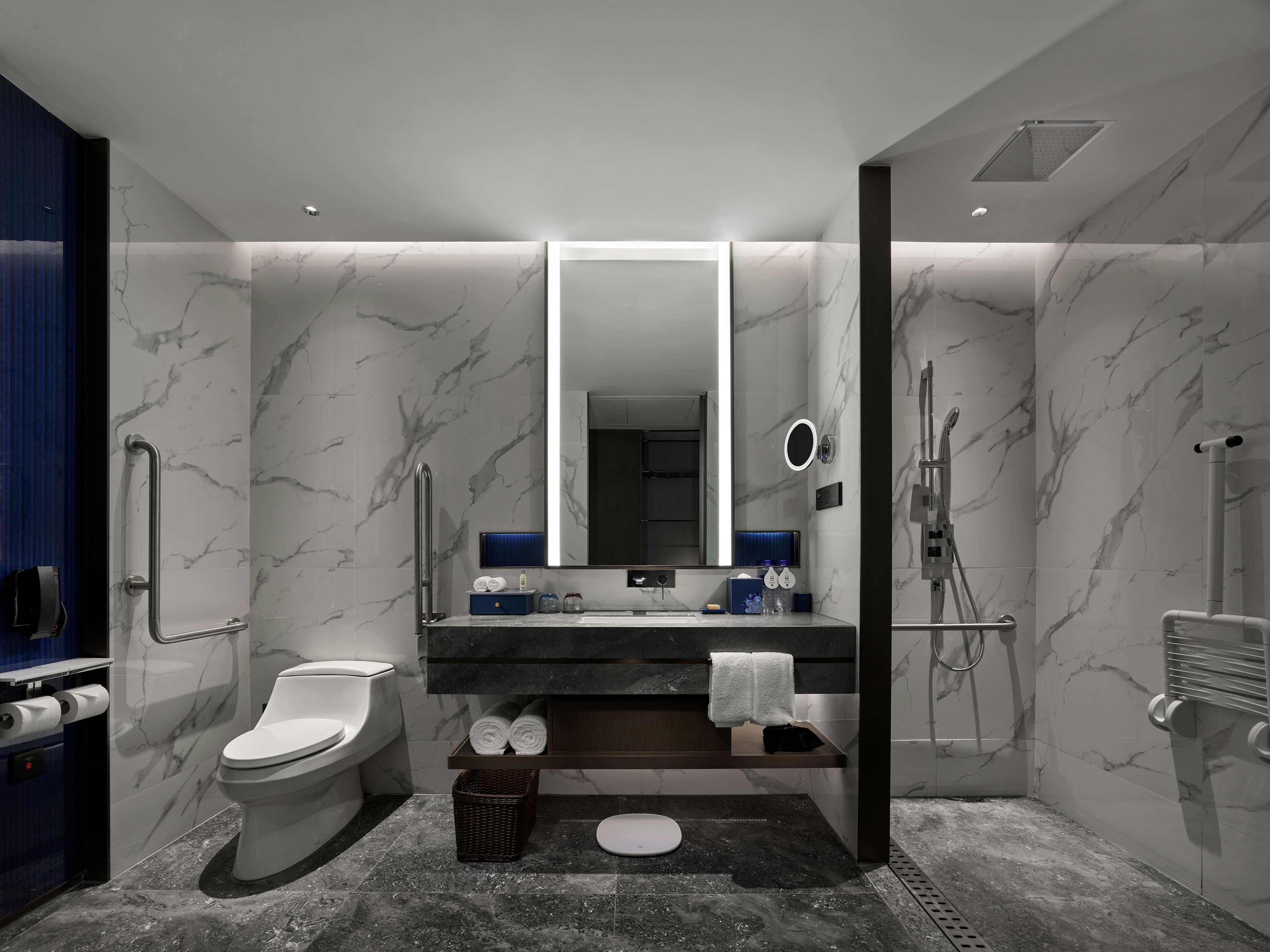 Double Accessible King Size Bed