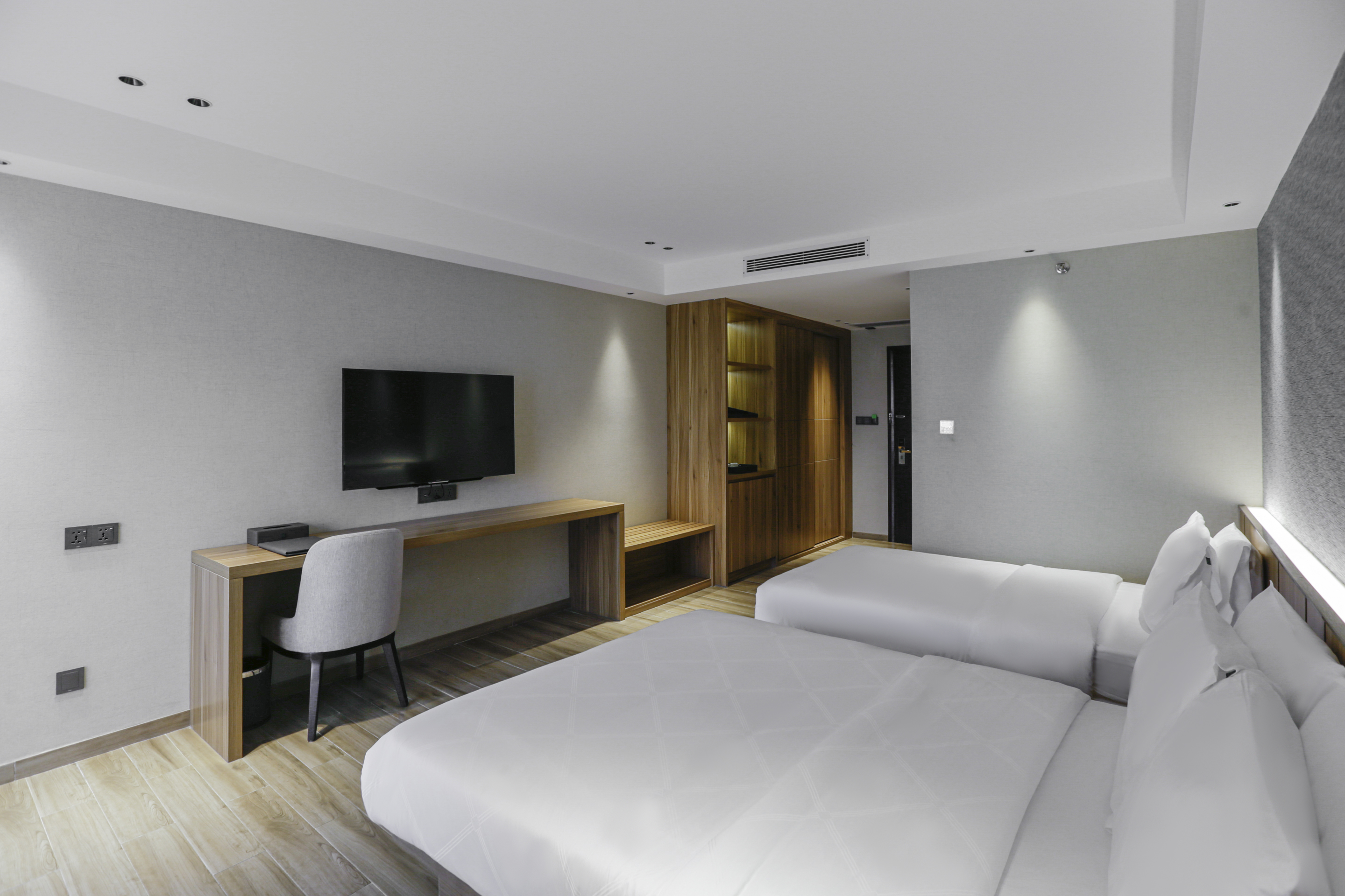 Family Room Deluxe Pool View