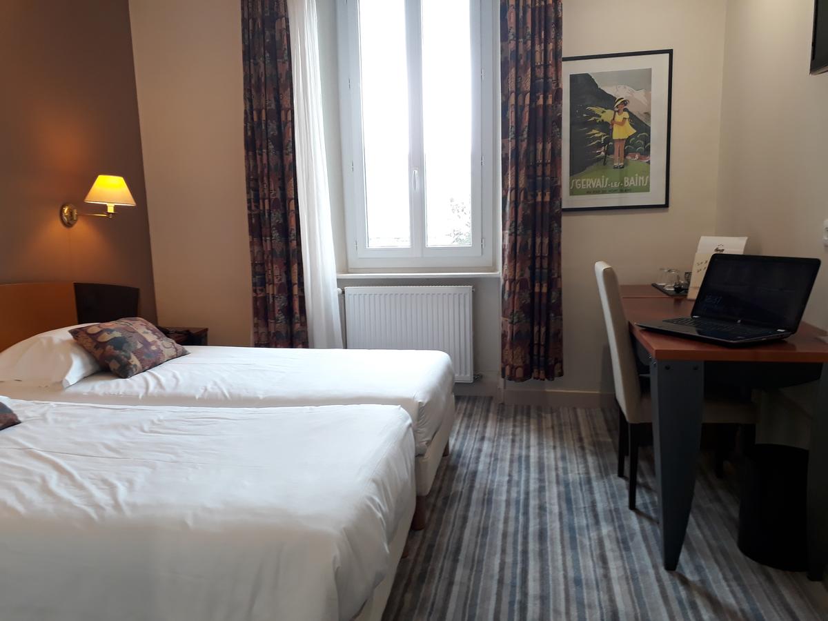 Room Connecting Room