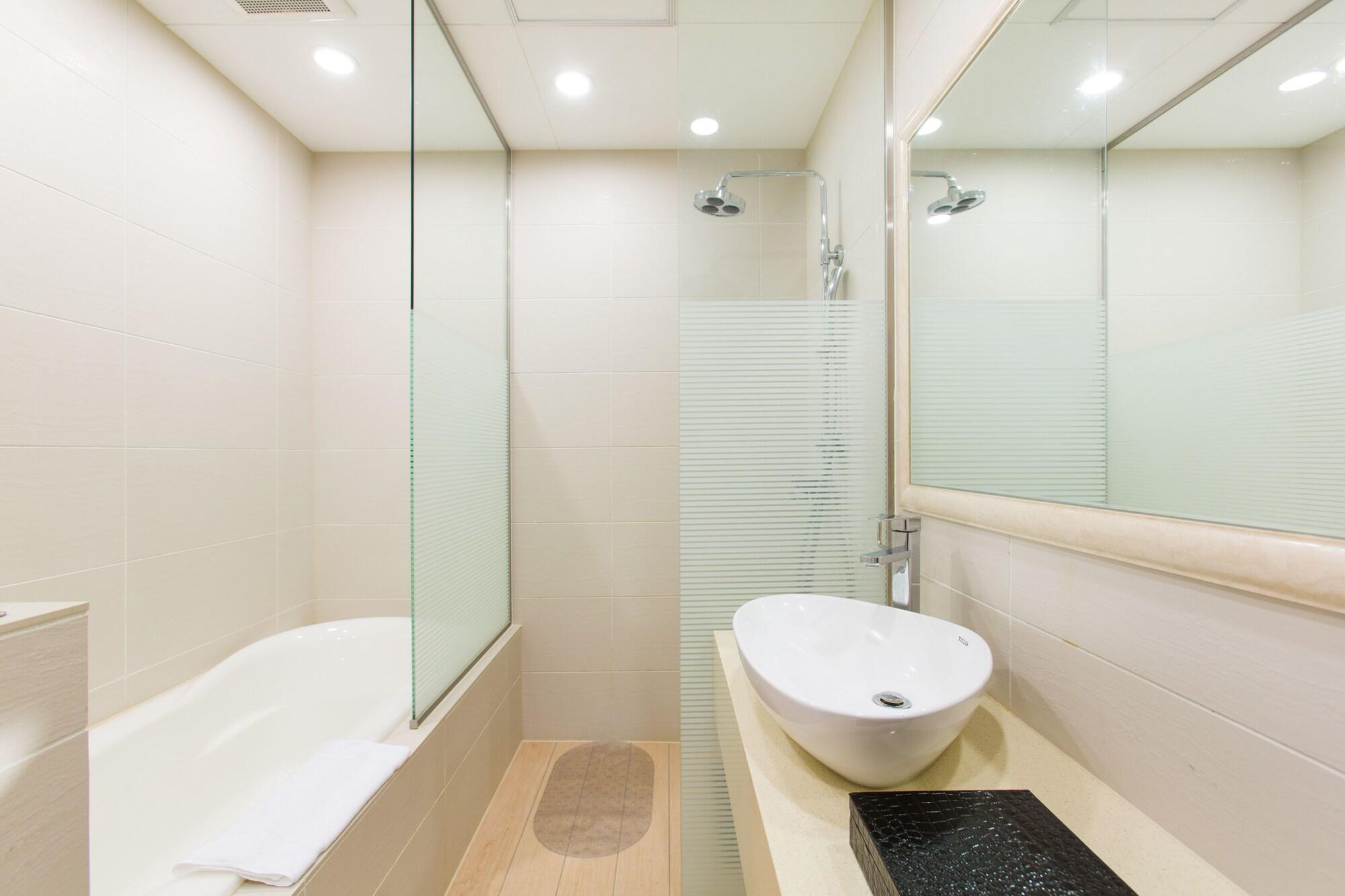 Suite Queen Bed Non Smoking