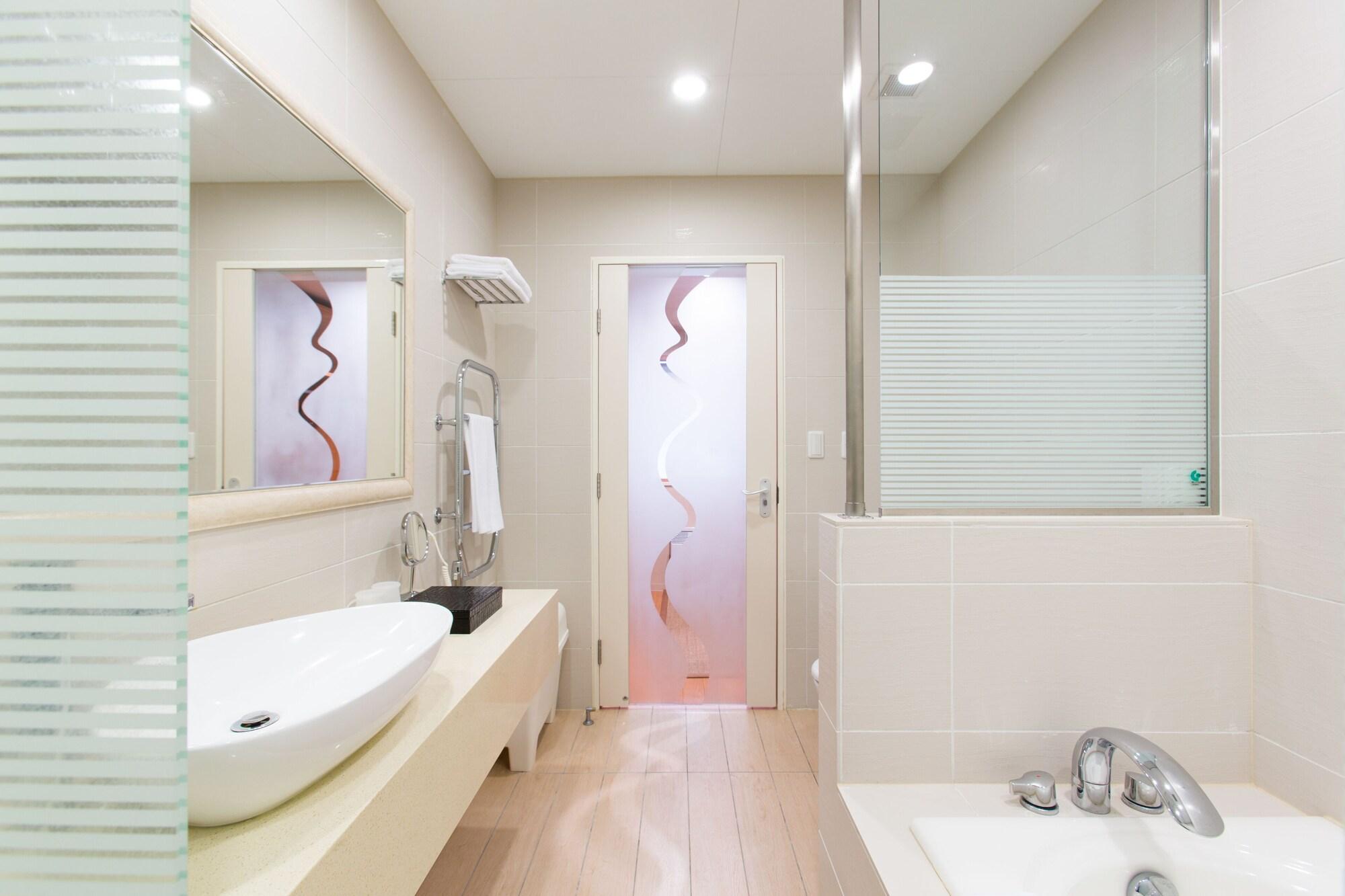 Suite Queen Bed Non Smoking