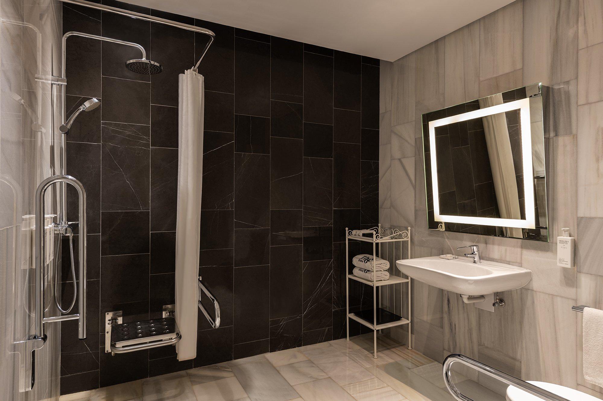 Suite Accessible with Kitchenette