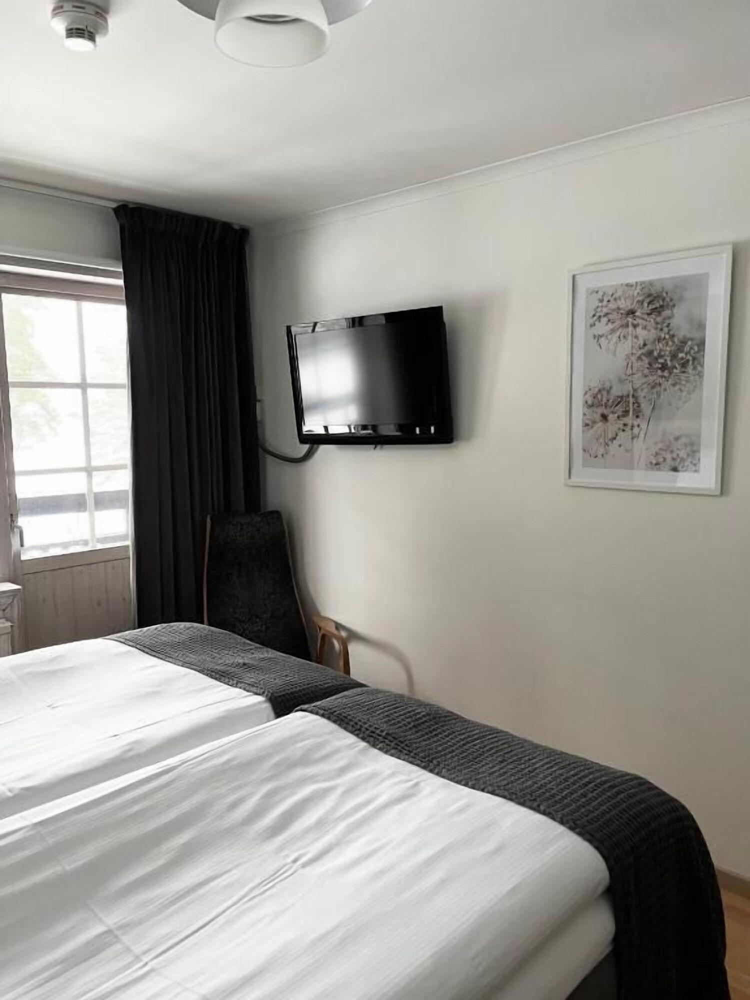 Double Queen Size Bed