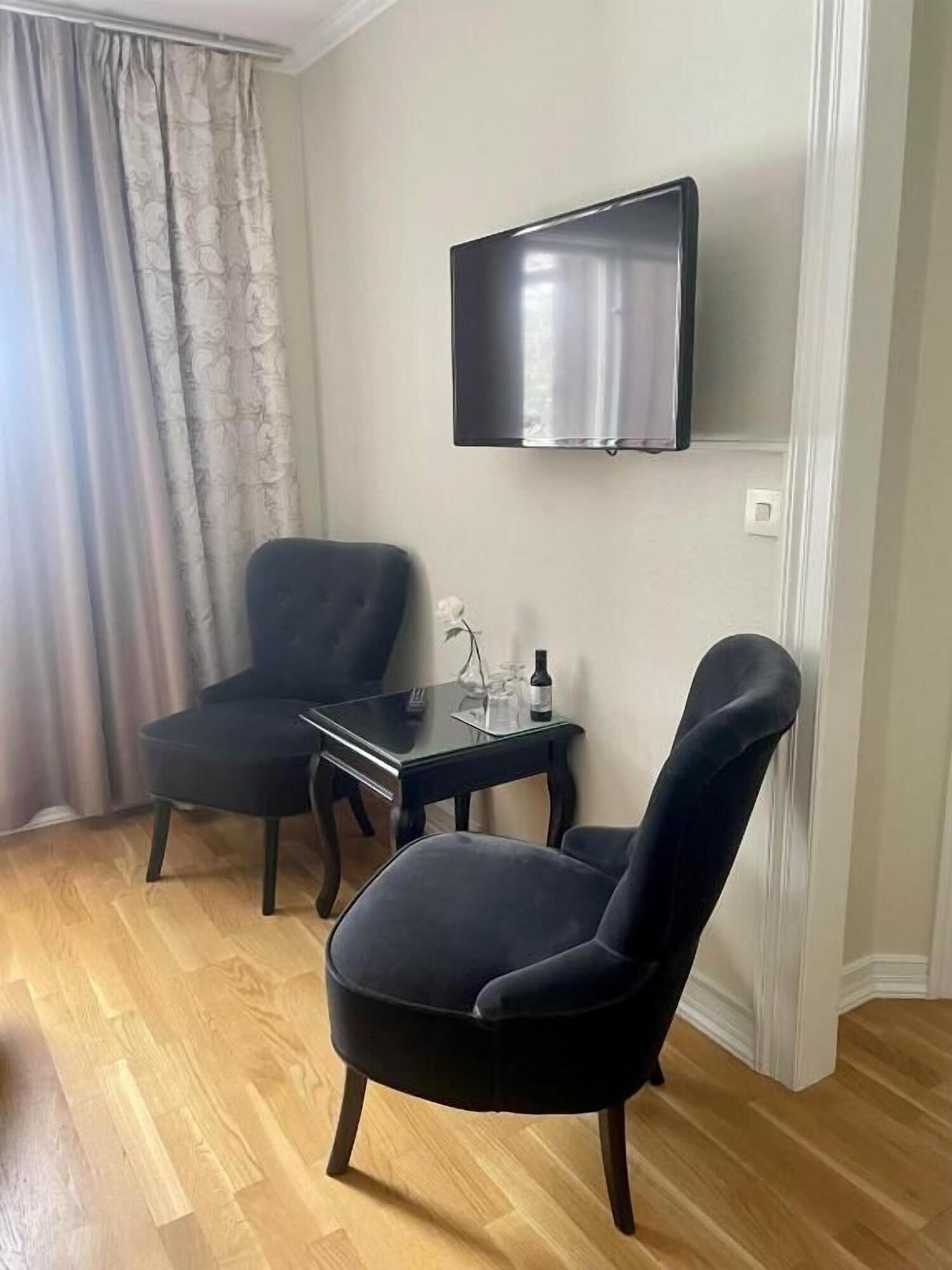 Double Deluxe Queen Bed