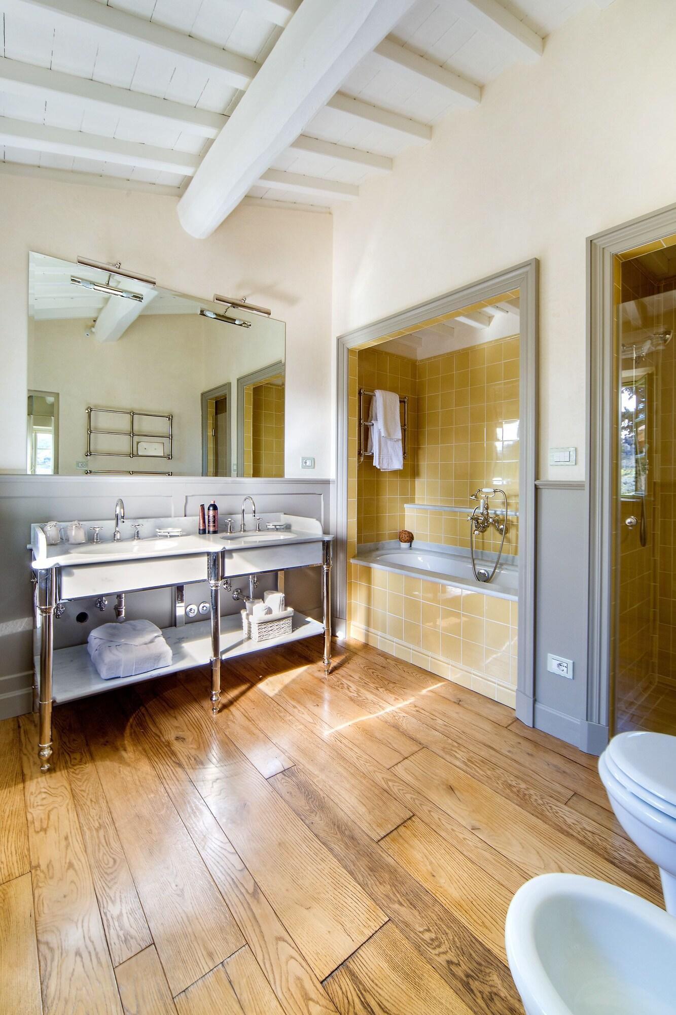 Double Deluxe King Bed