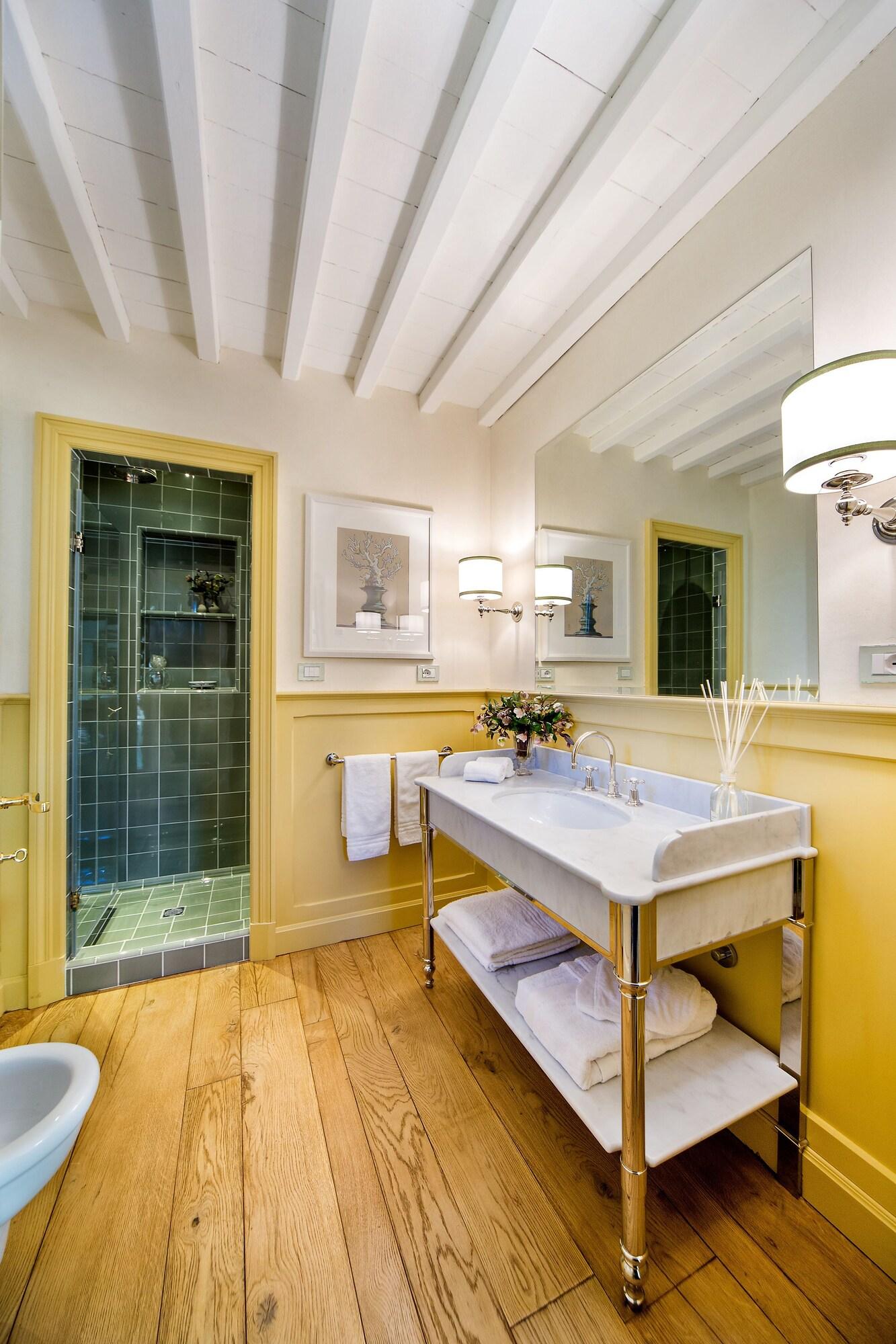 Double Deluxe King Bed