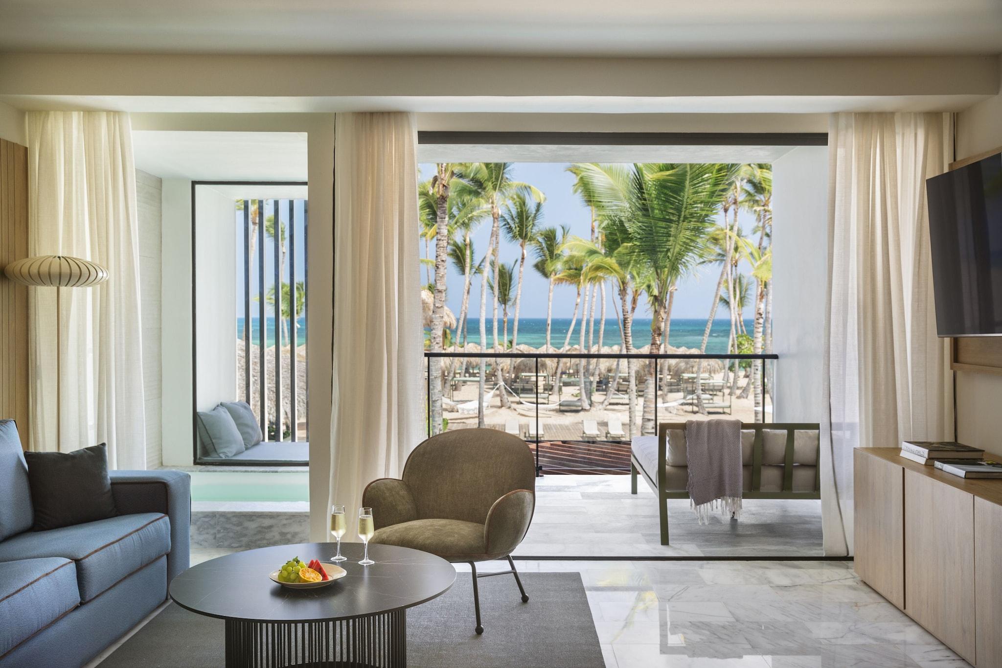 Suite Beach Front with Private Pool
