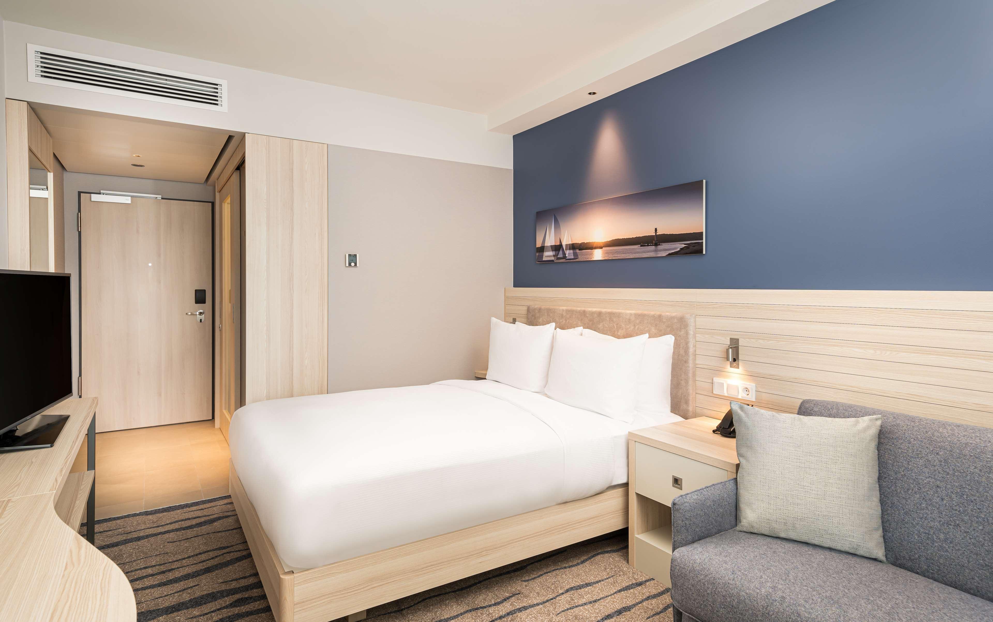 Double Queen Size Bed