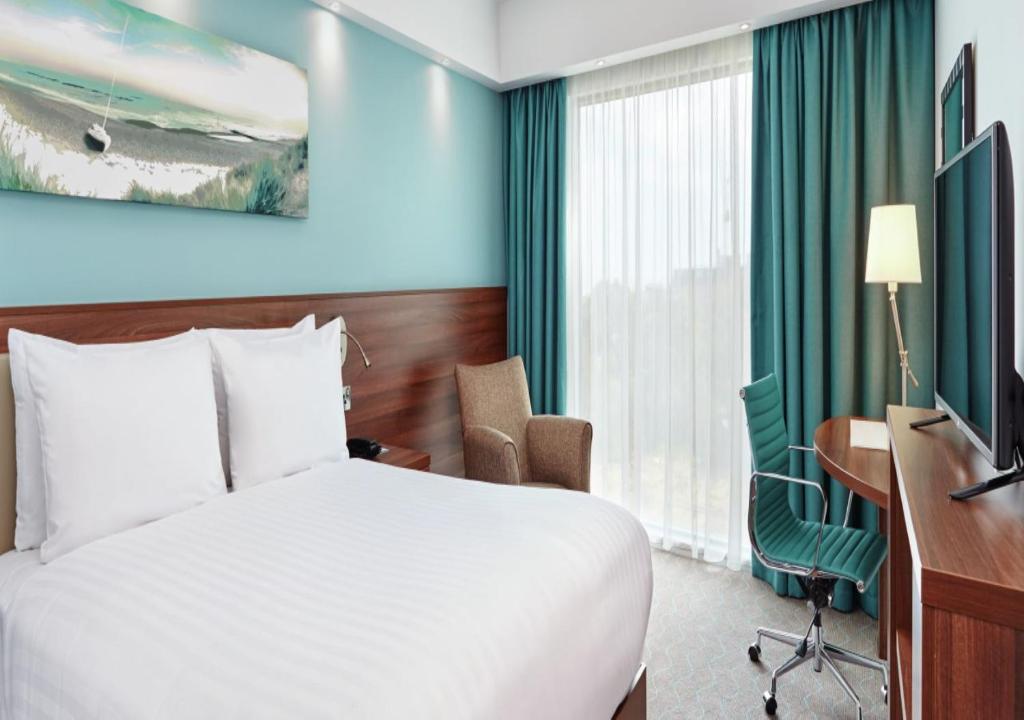 Double Queen Size Bed