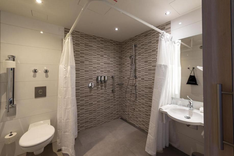 Double Accessible