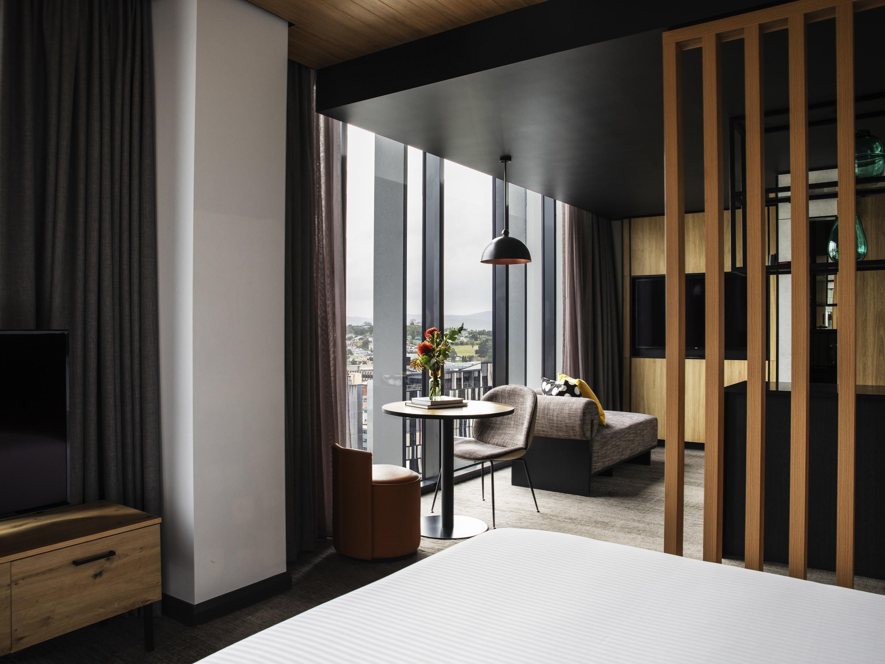 Suite City View King Bed