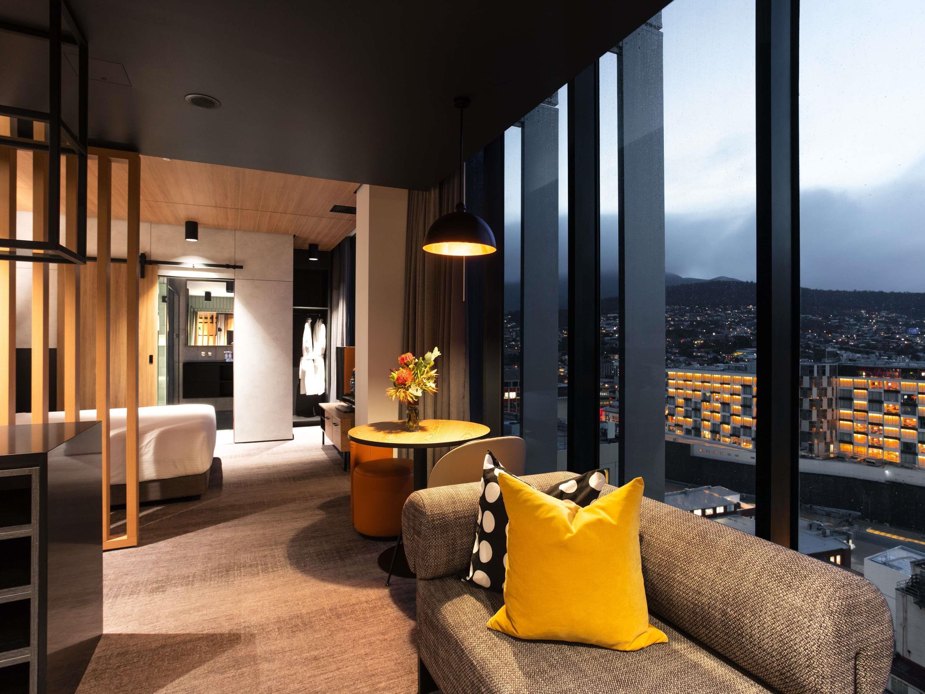 Suite City View King Bed