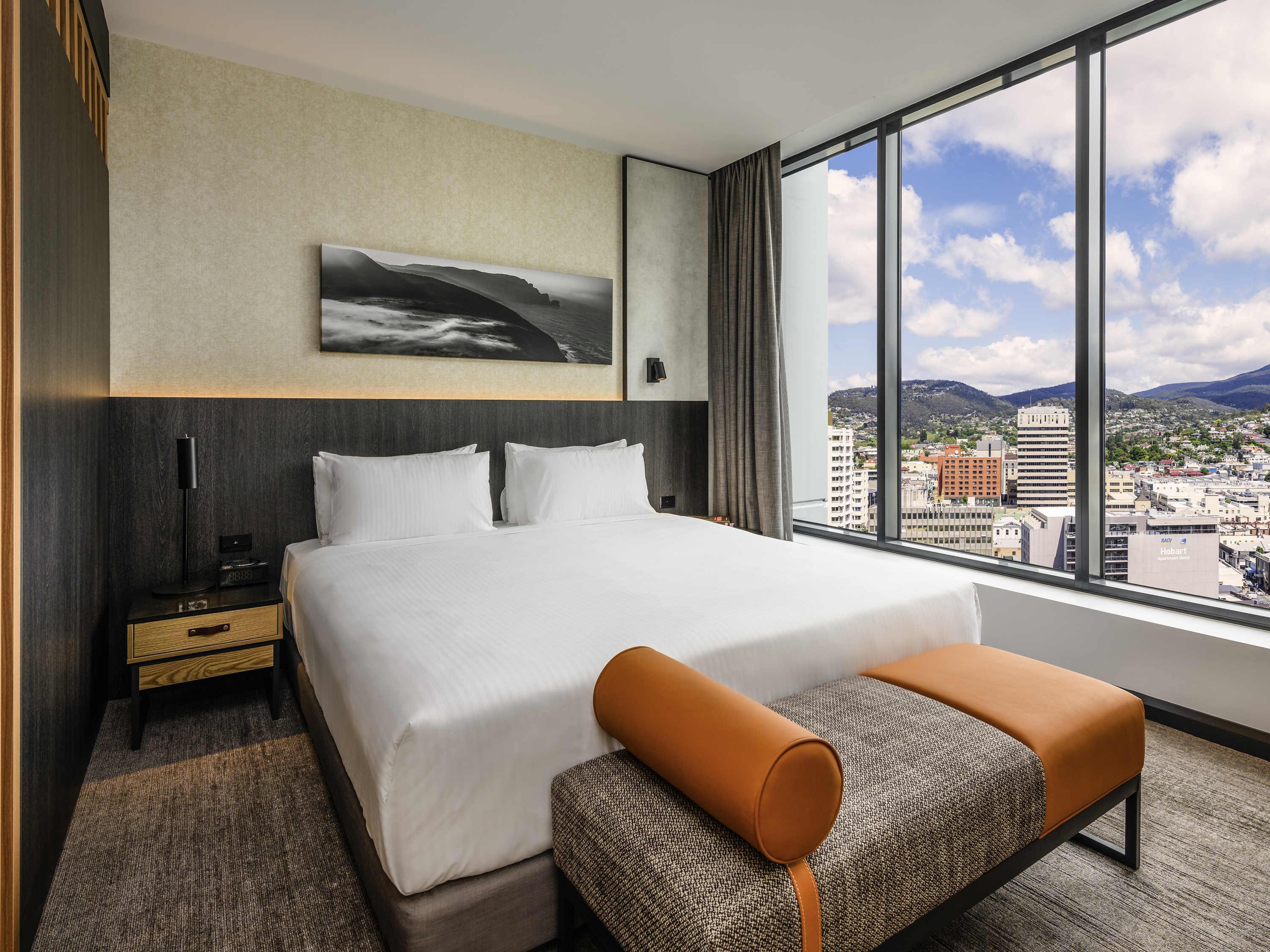 Suite City View King Bed