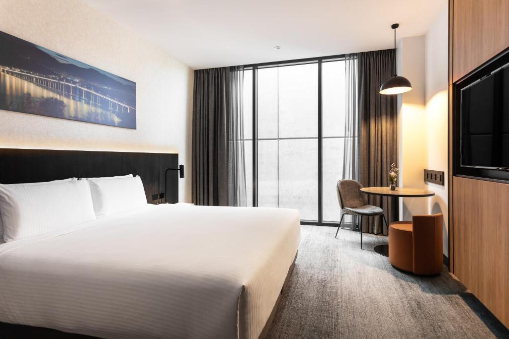 Double Accessible King Size Bed