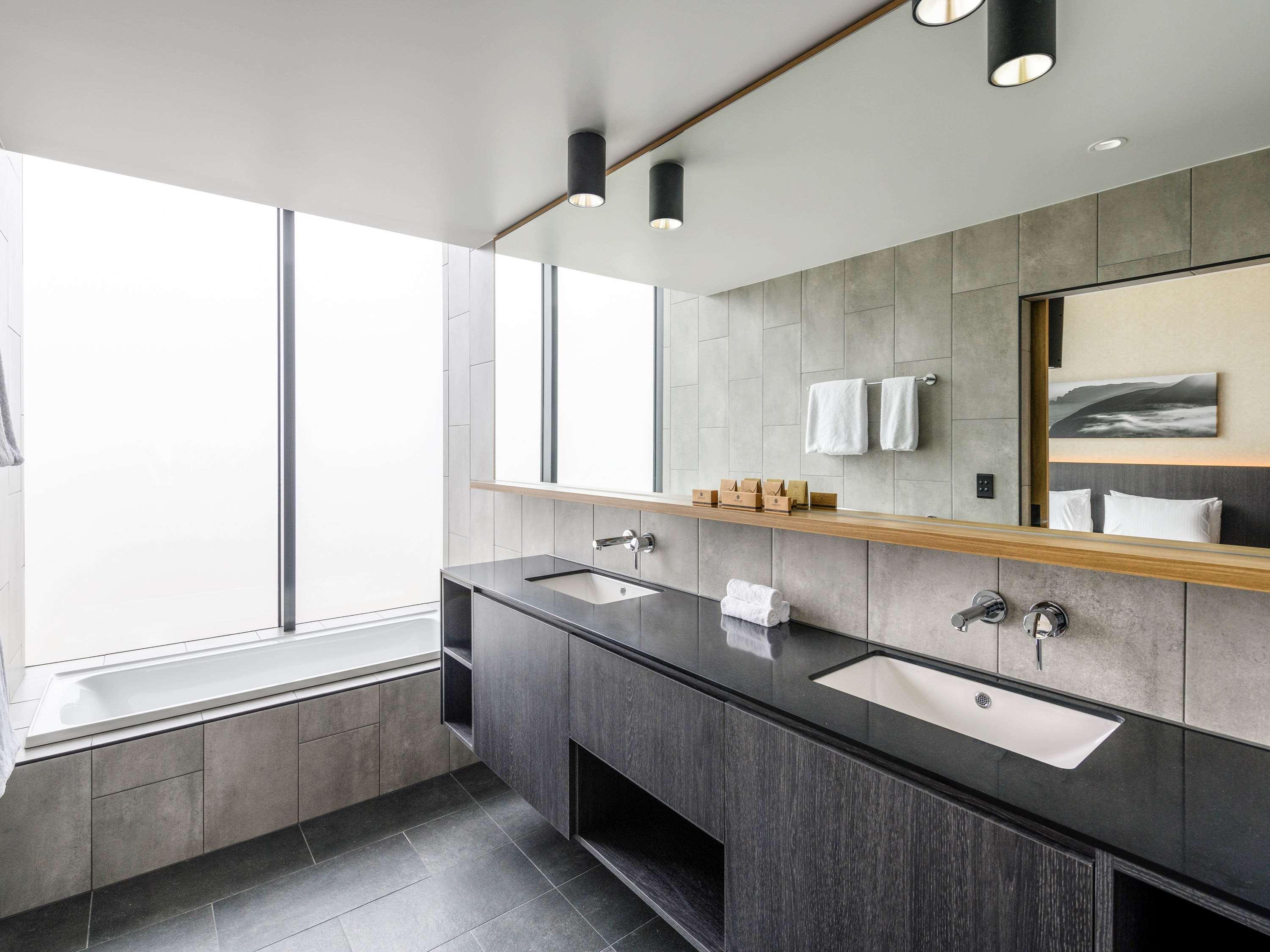 Suite City View King Bed