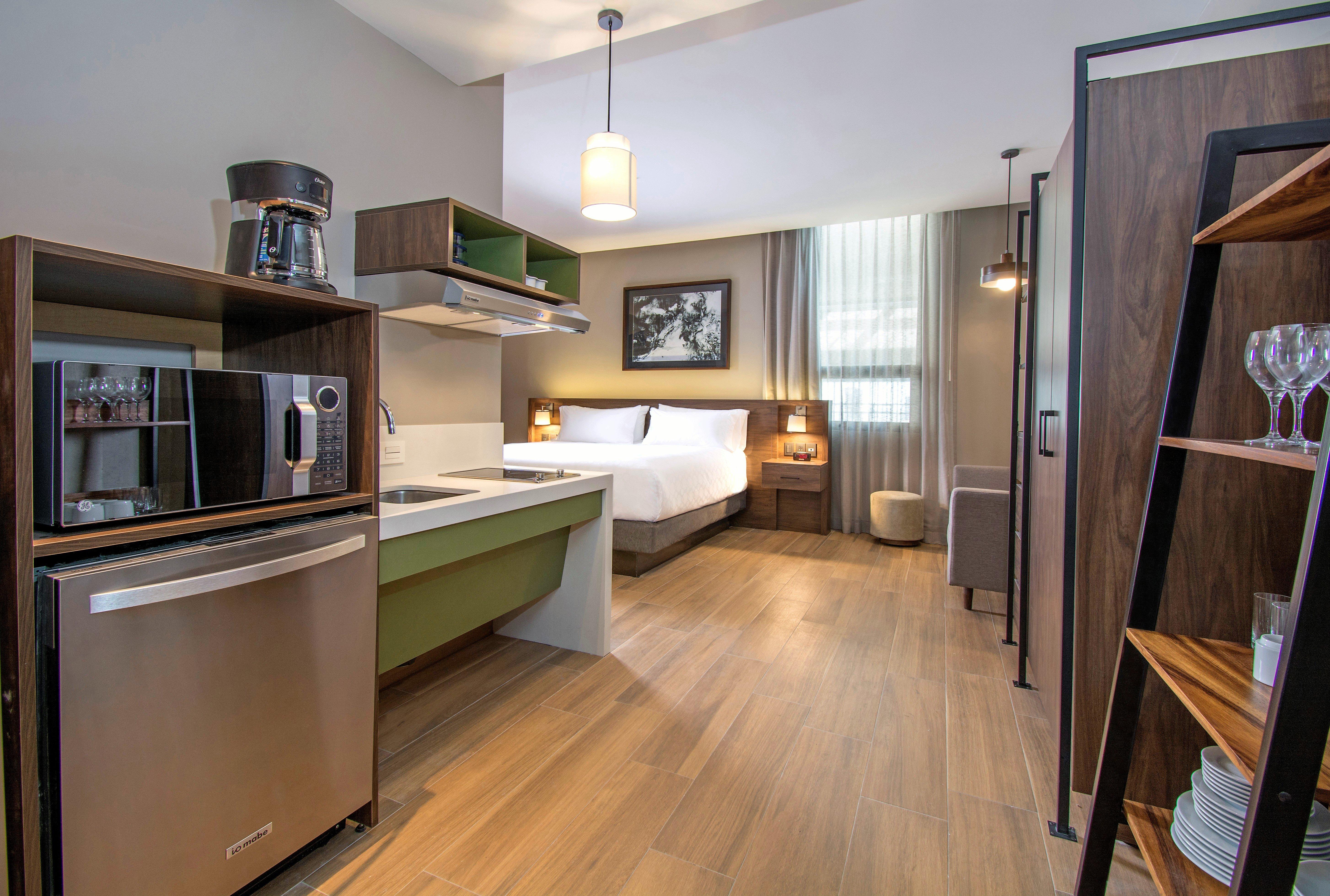 Studio Accessible King Size Bed