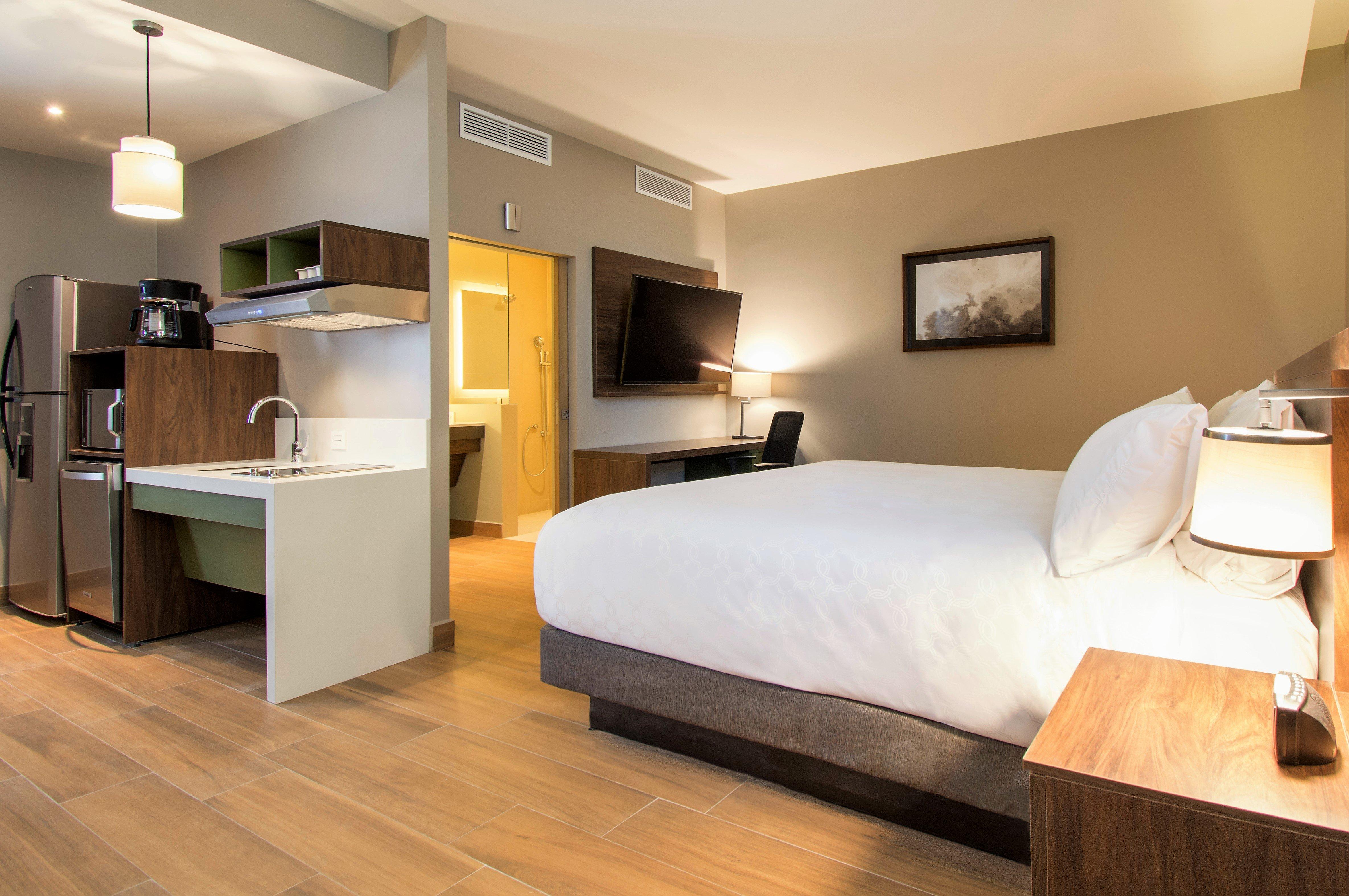 Studio Accessible King Size Bed