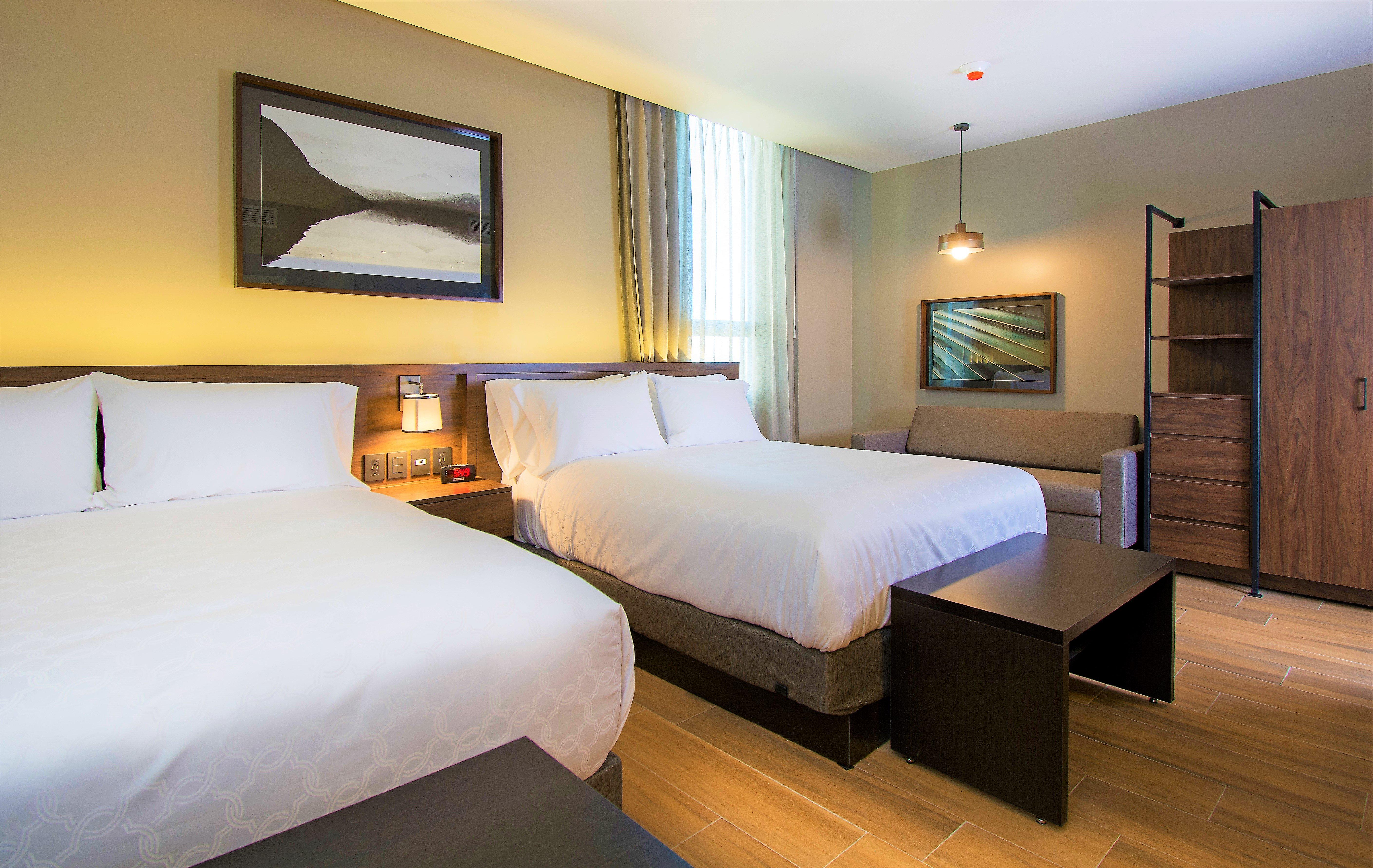 Studio Two Queen Beds