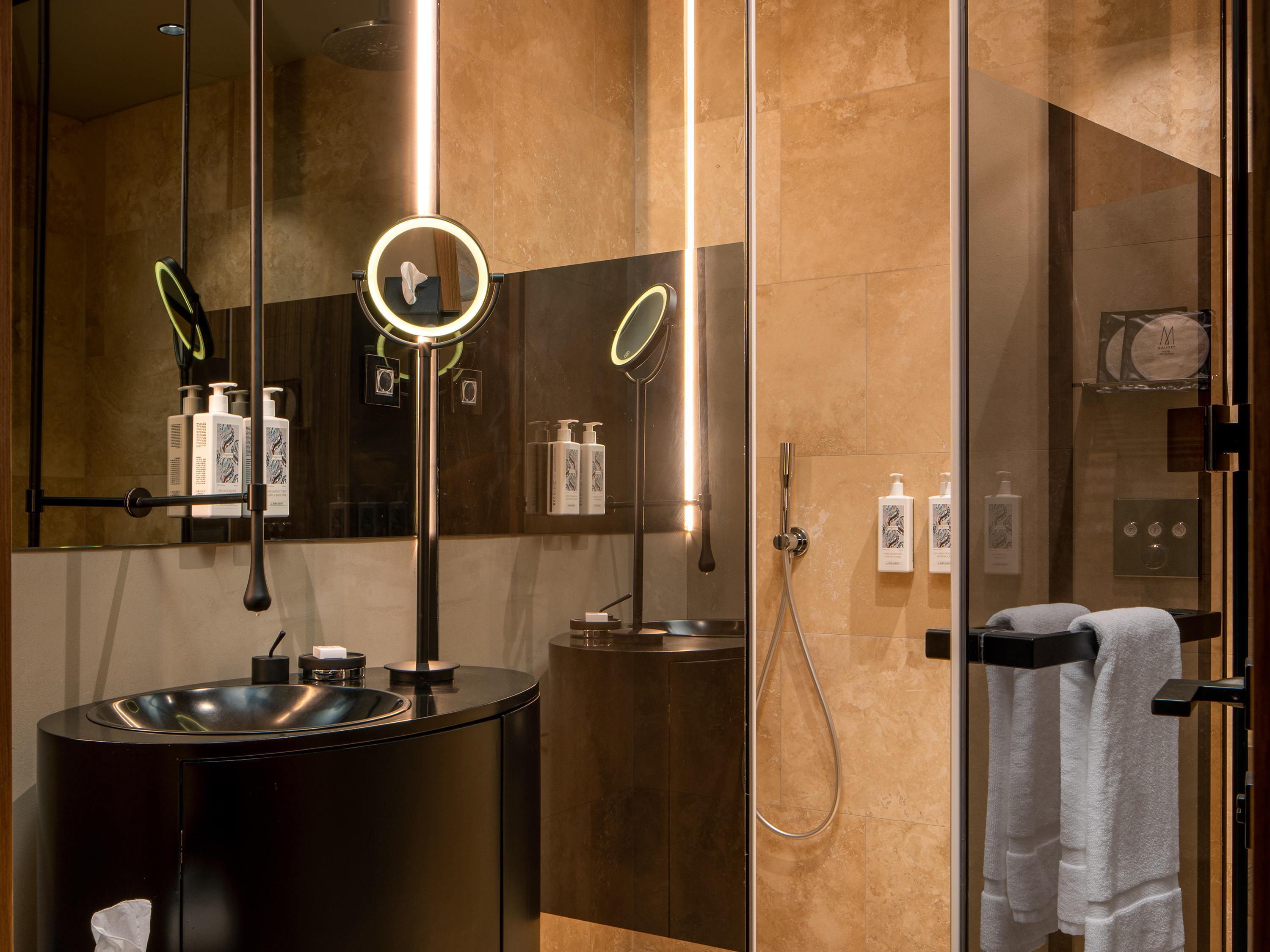 Suite Deluxe King Bed