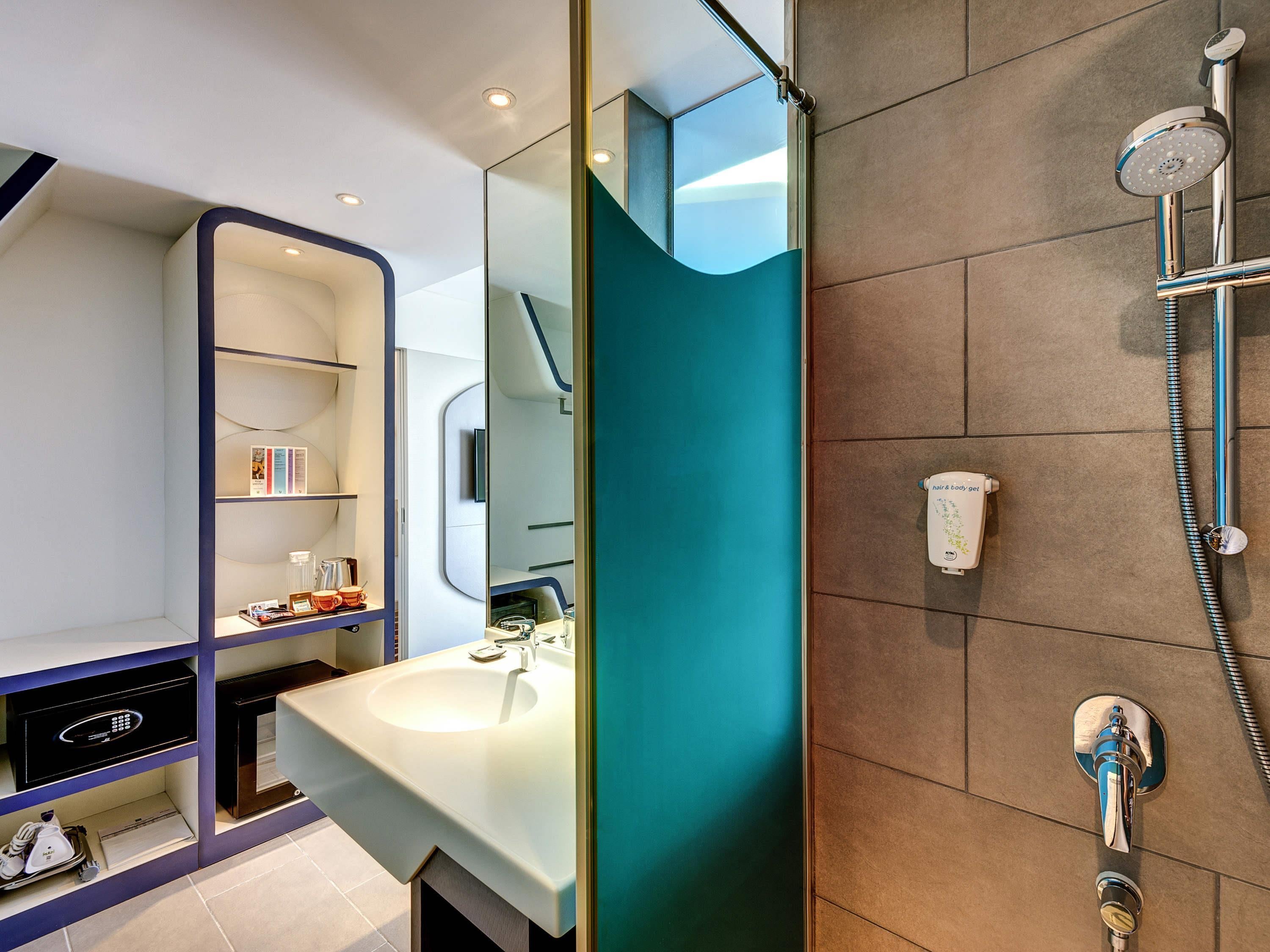 Family Room Queen Size Bed