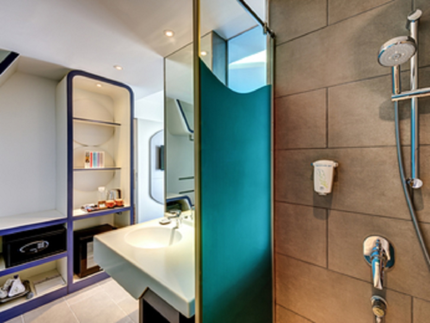 Family Room Queen Size Bed