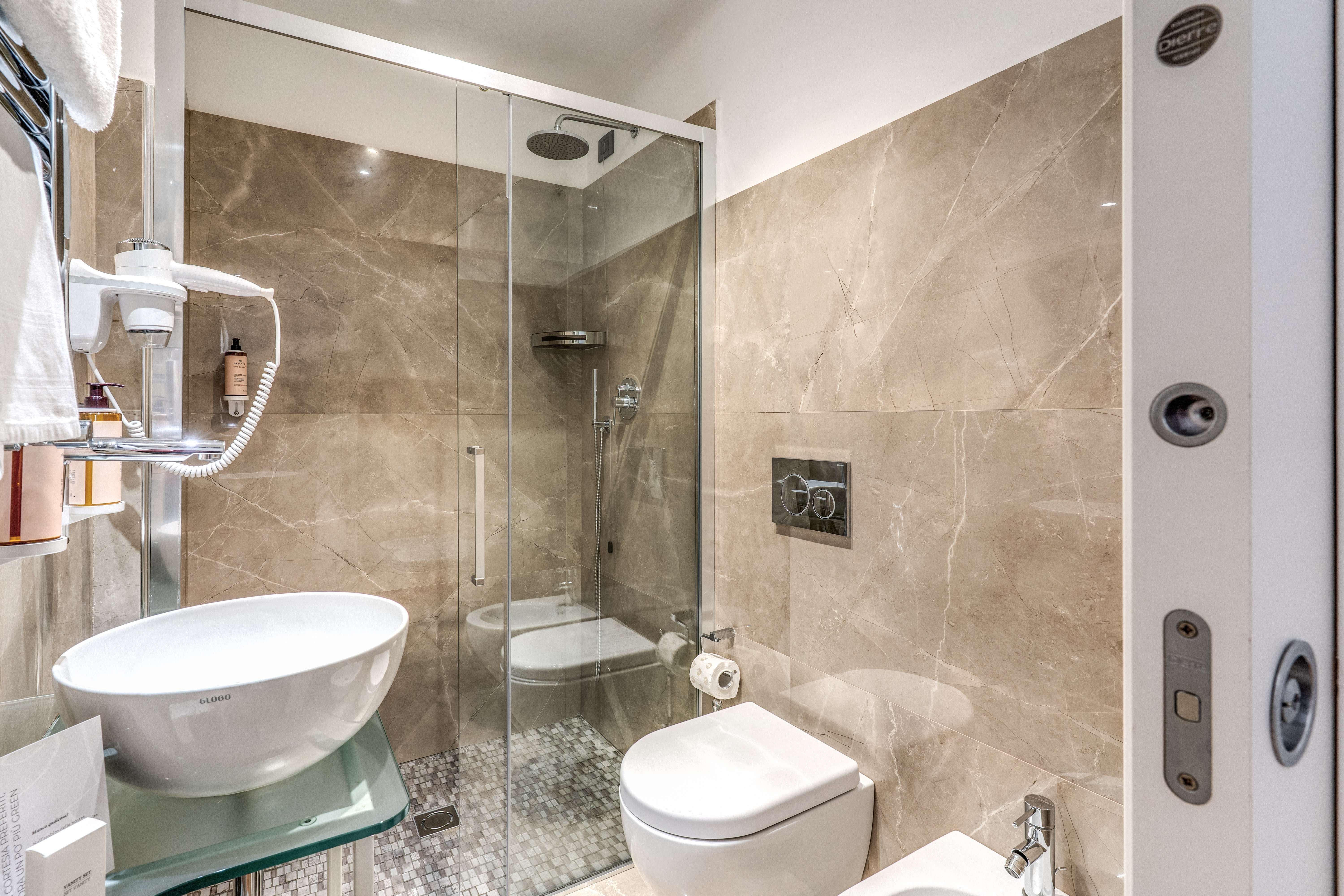 Double Deluxe Queen Bed