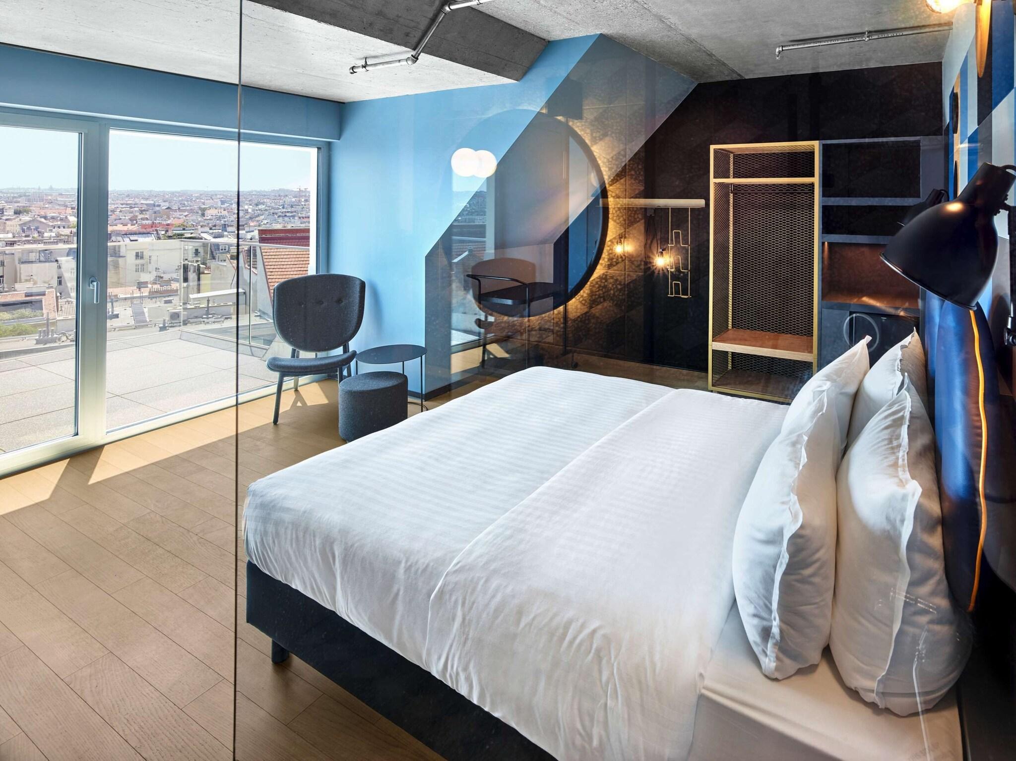 Double Queen Size Bed