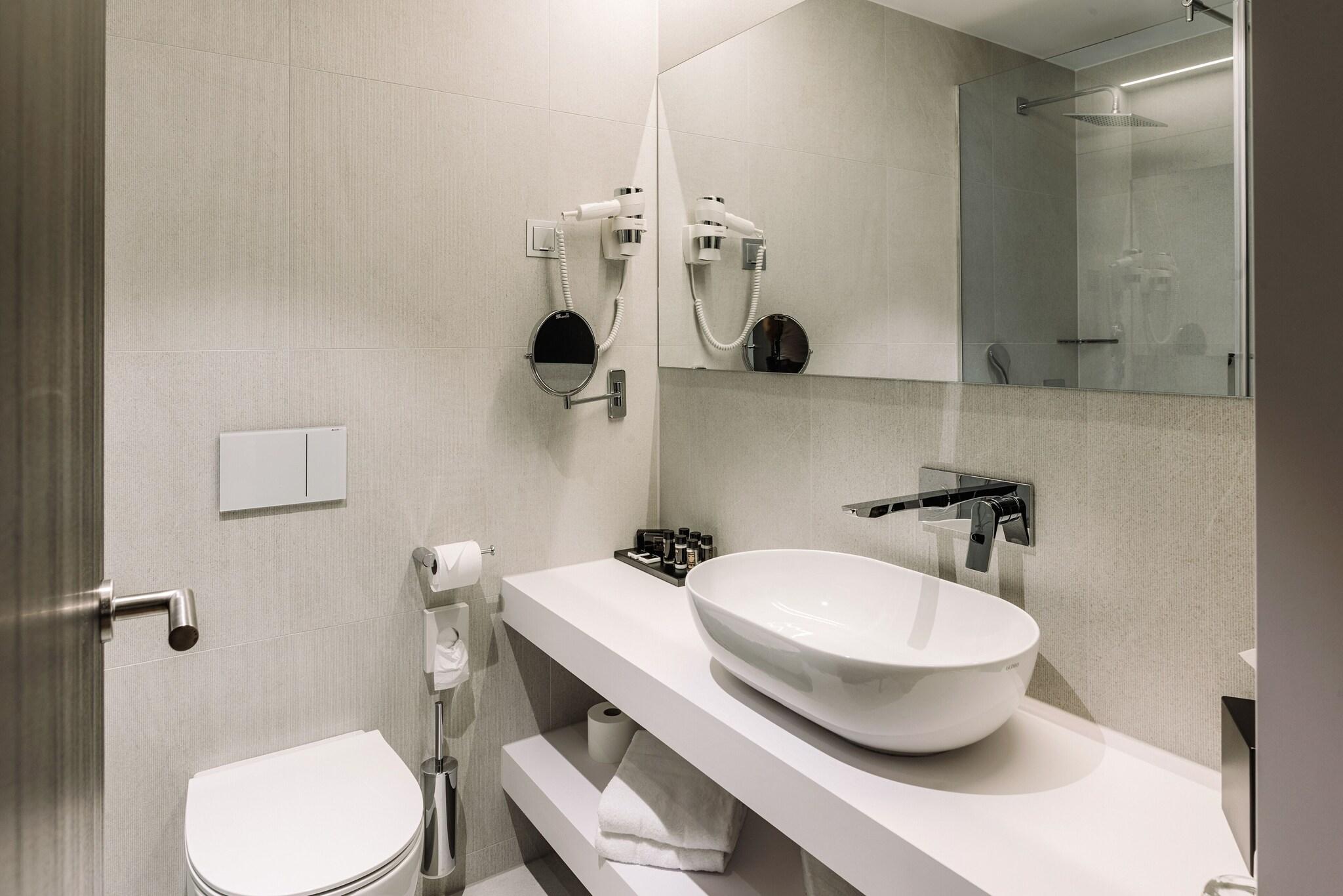 Double Deluxe King Bed