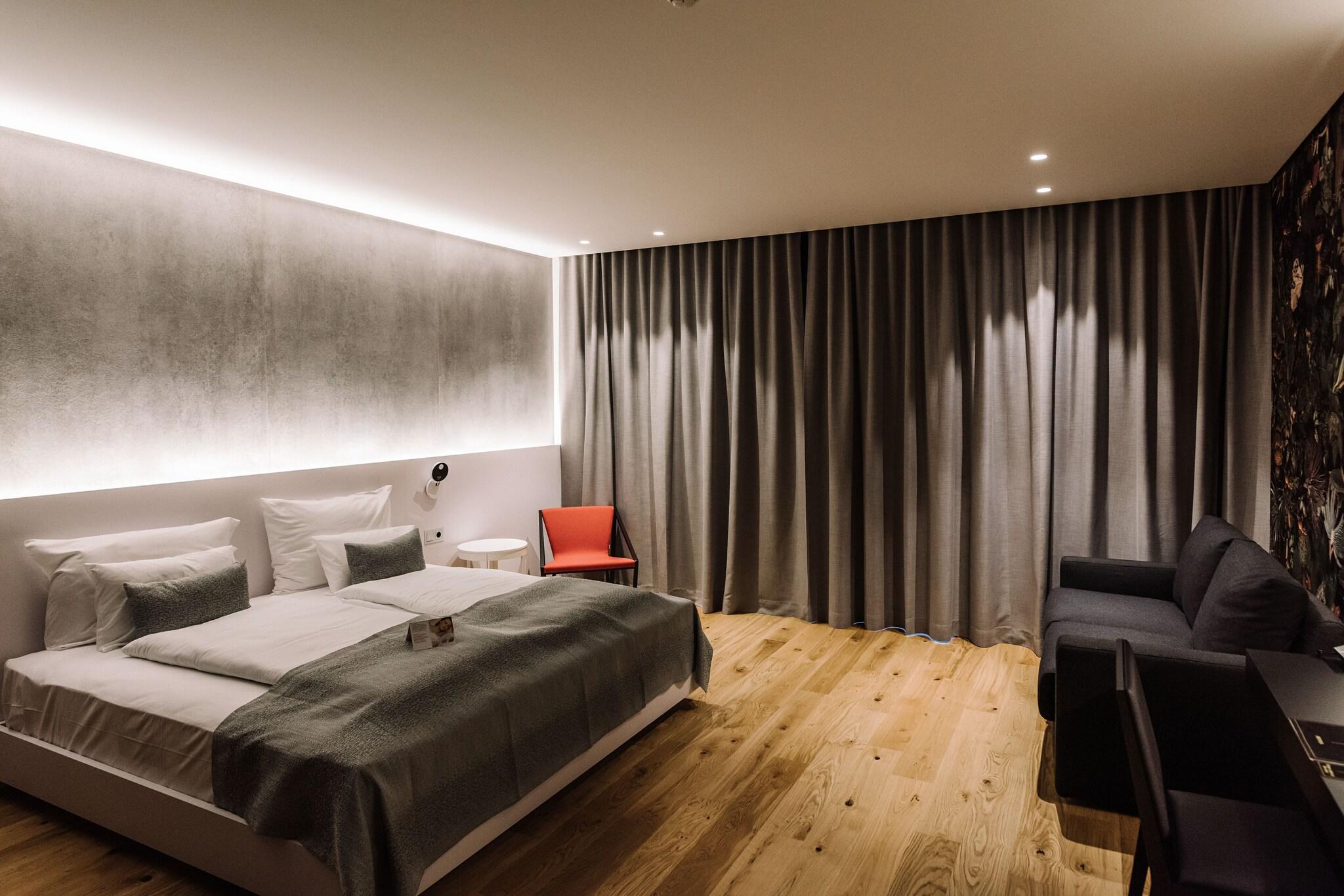 Studio King Size Bed