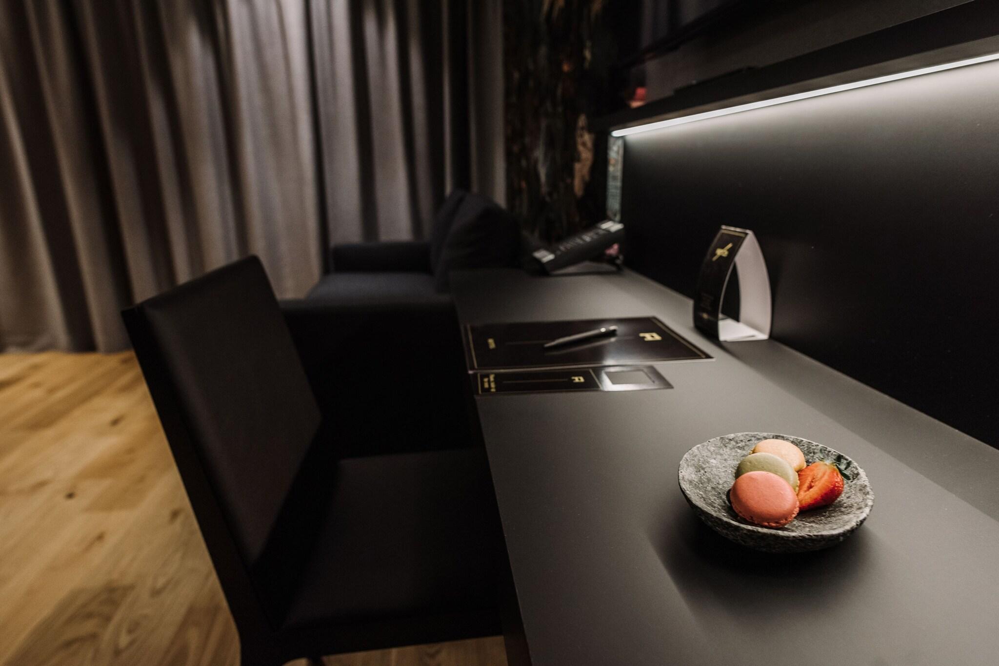 Double Deluxe King Bed